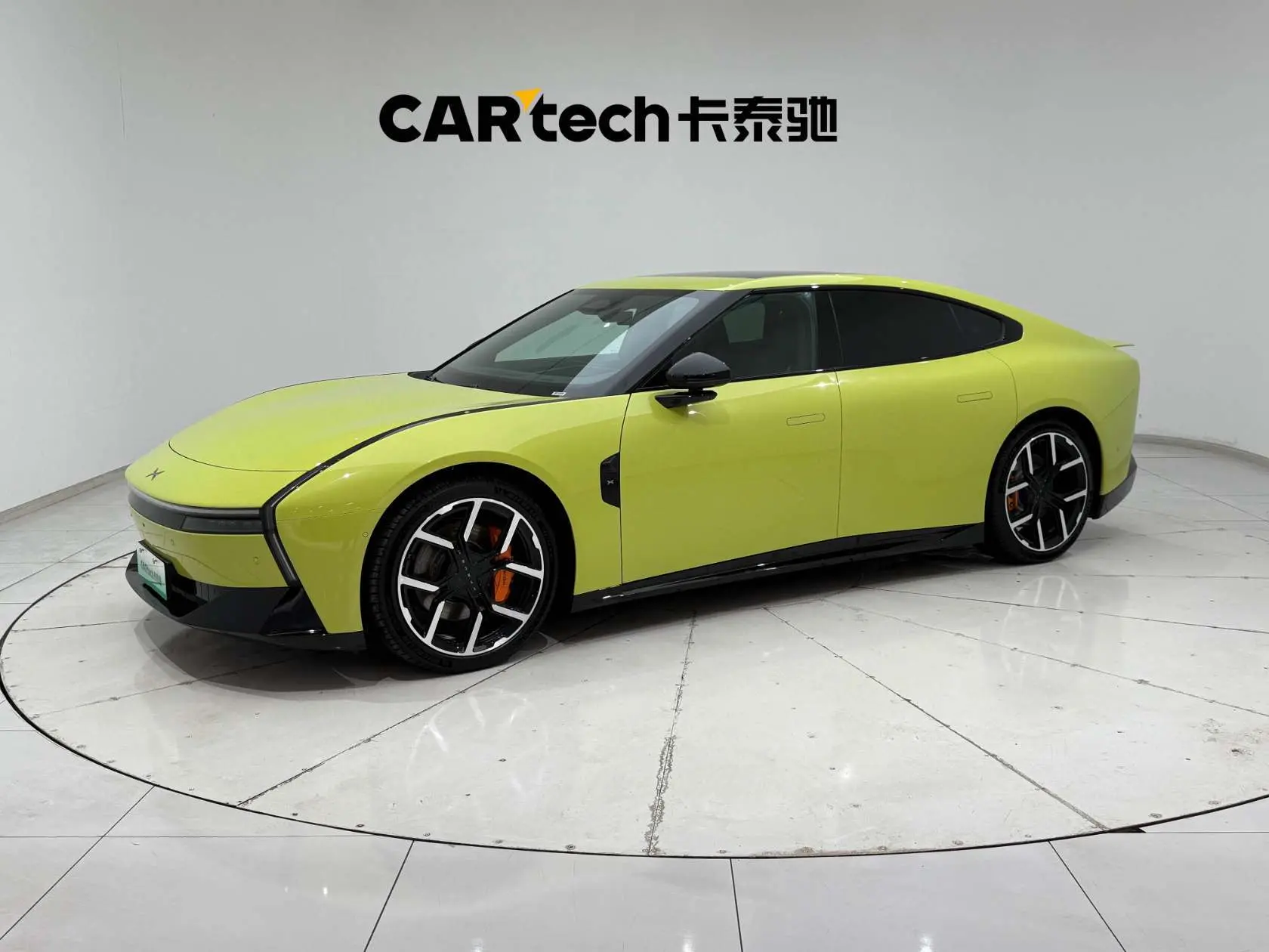 Xpeng P7  из Китая