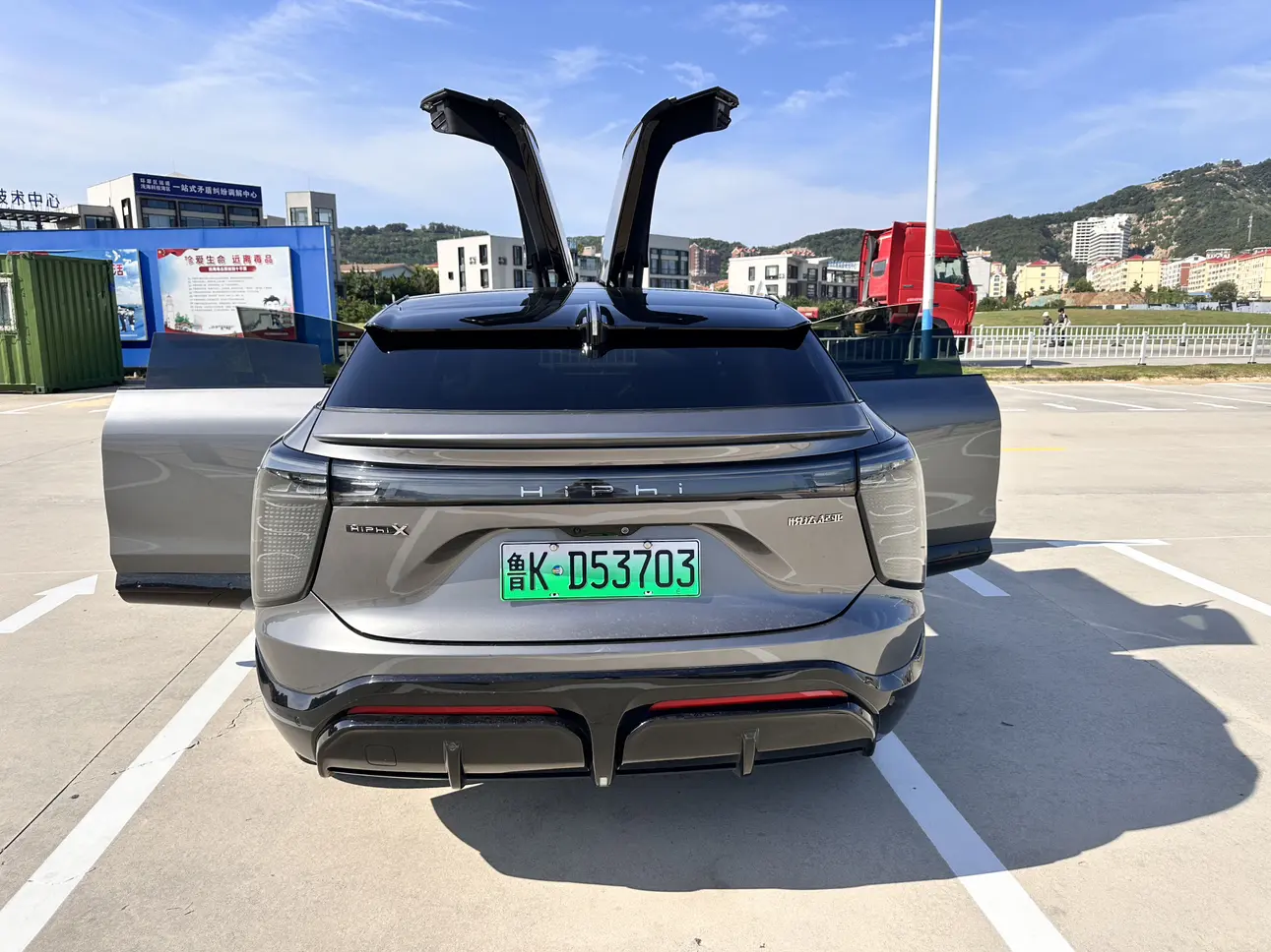 HiPhi X  из Китая