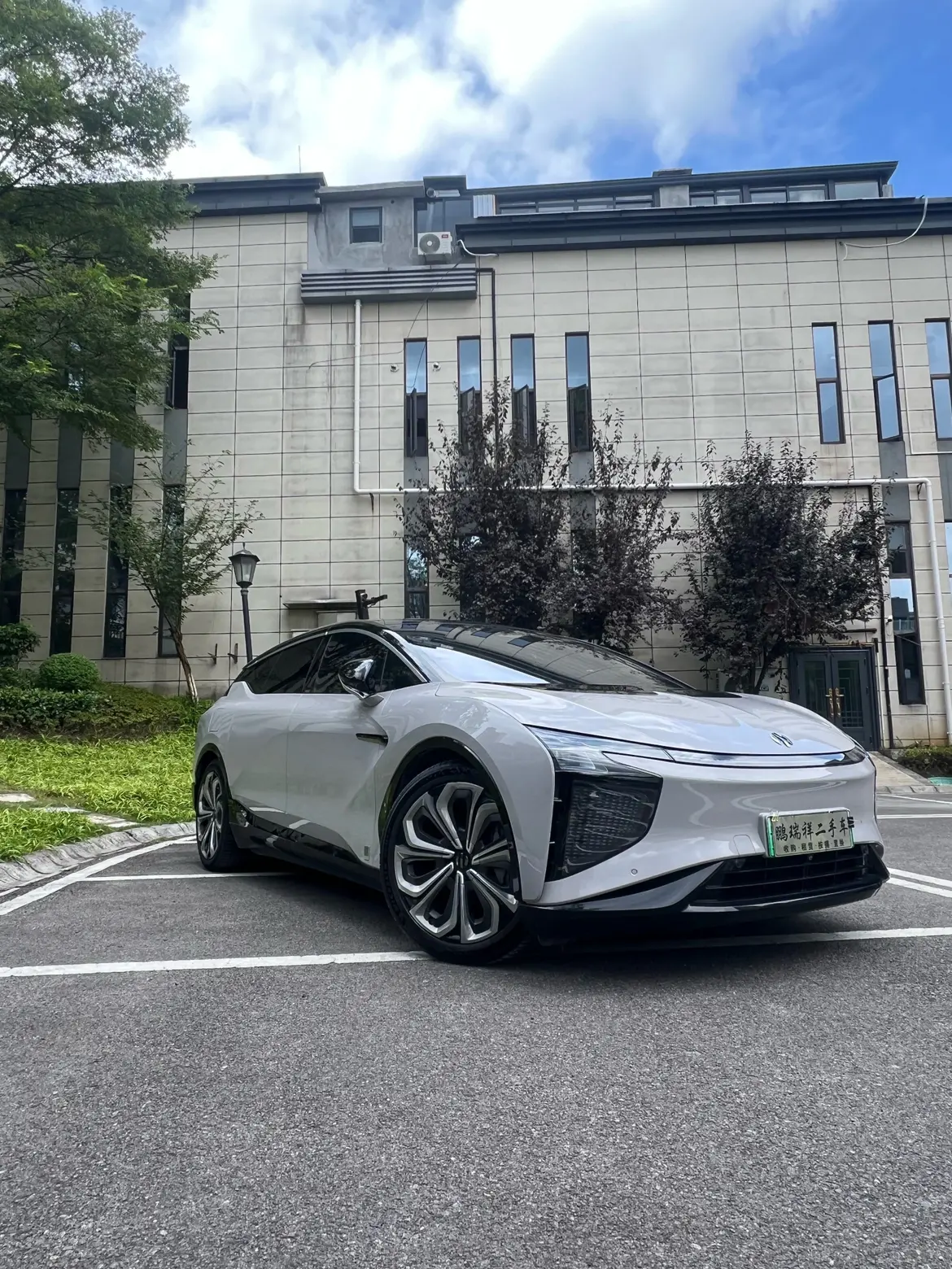 HiPhi X  из Китая