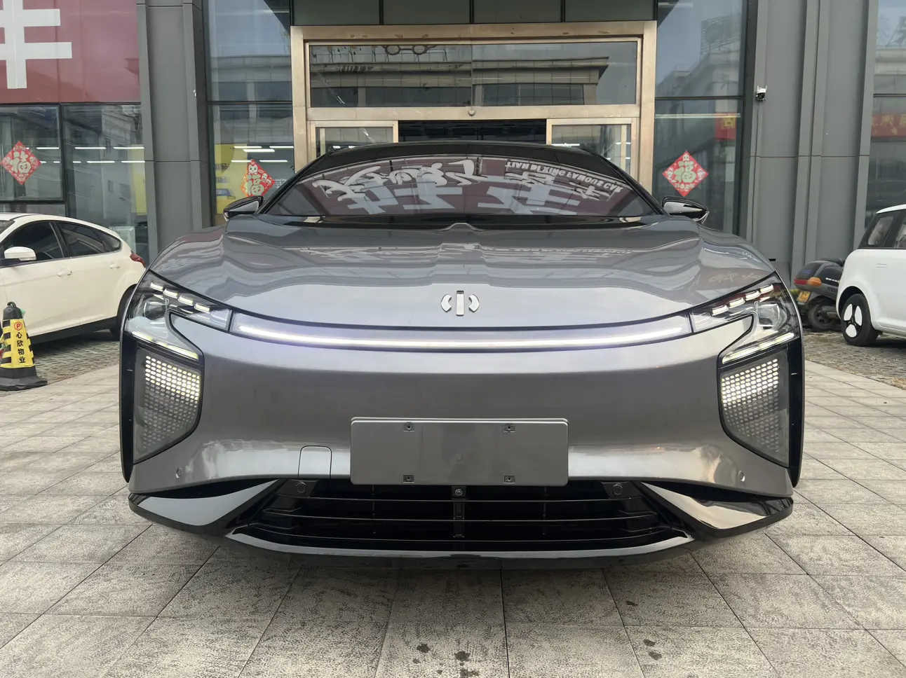 HiPhi X  из Китая