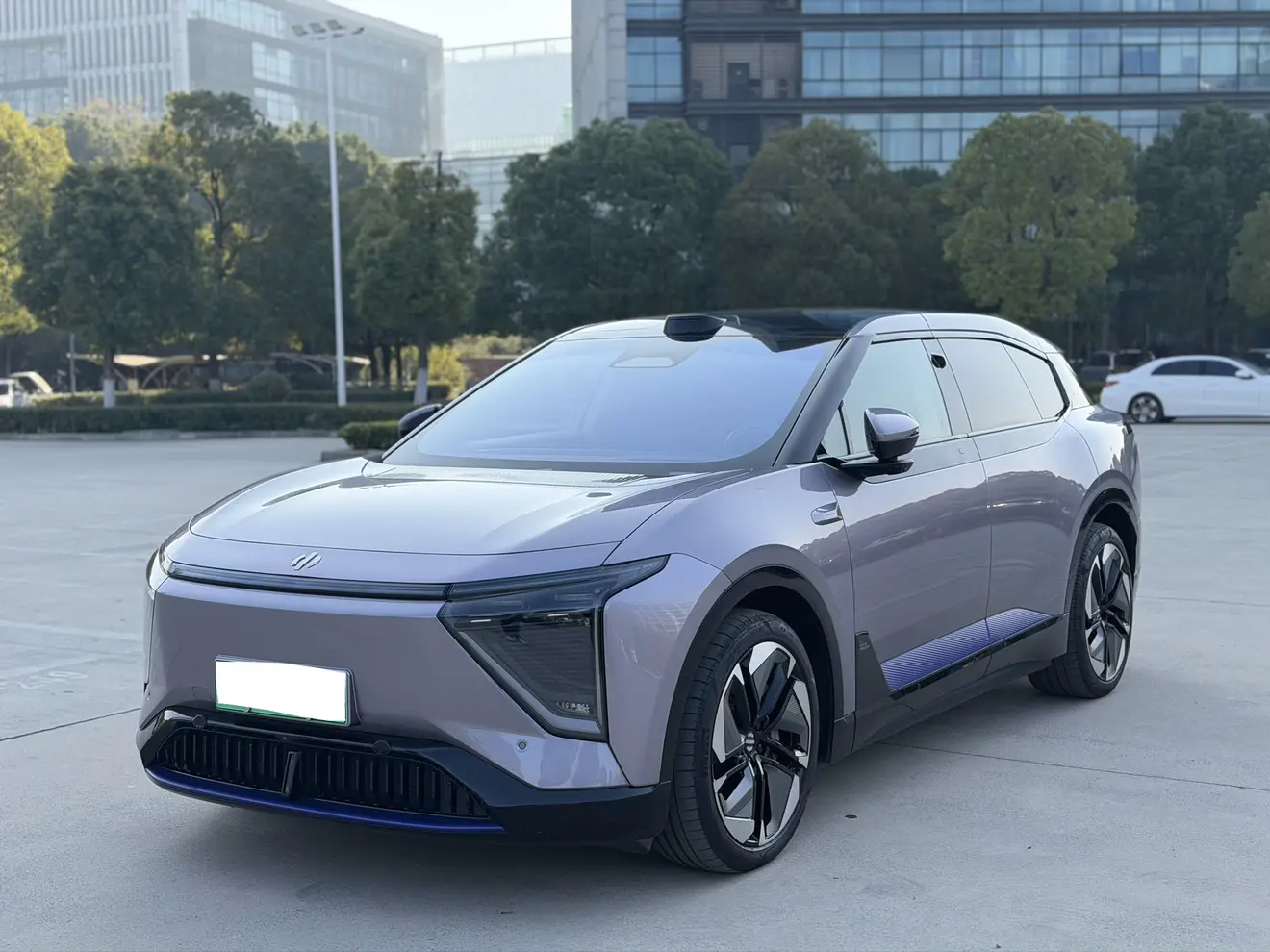 HiPhi Y  из Китая