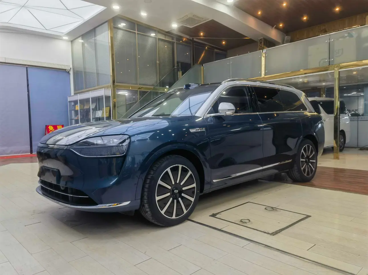 AITO M9 (Wenjie M9)  из Китая