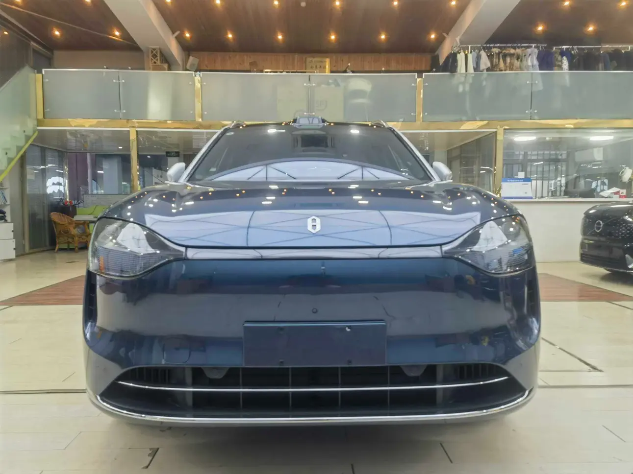 AITO M9 (Wenjie M9)  из Китая