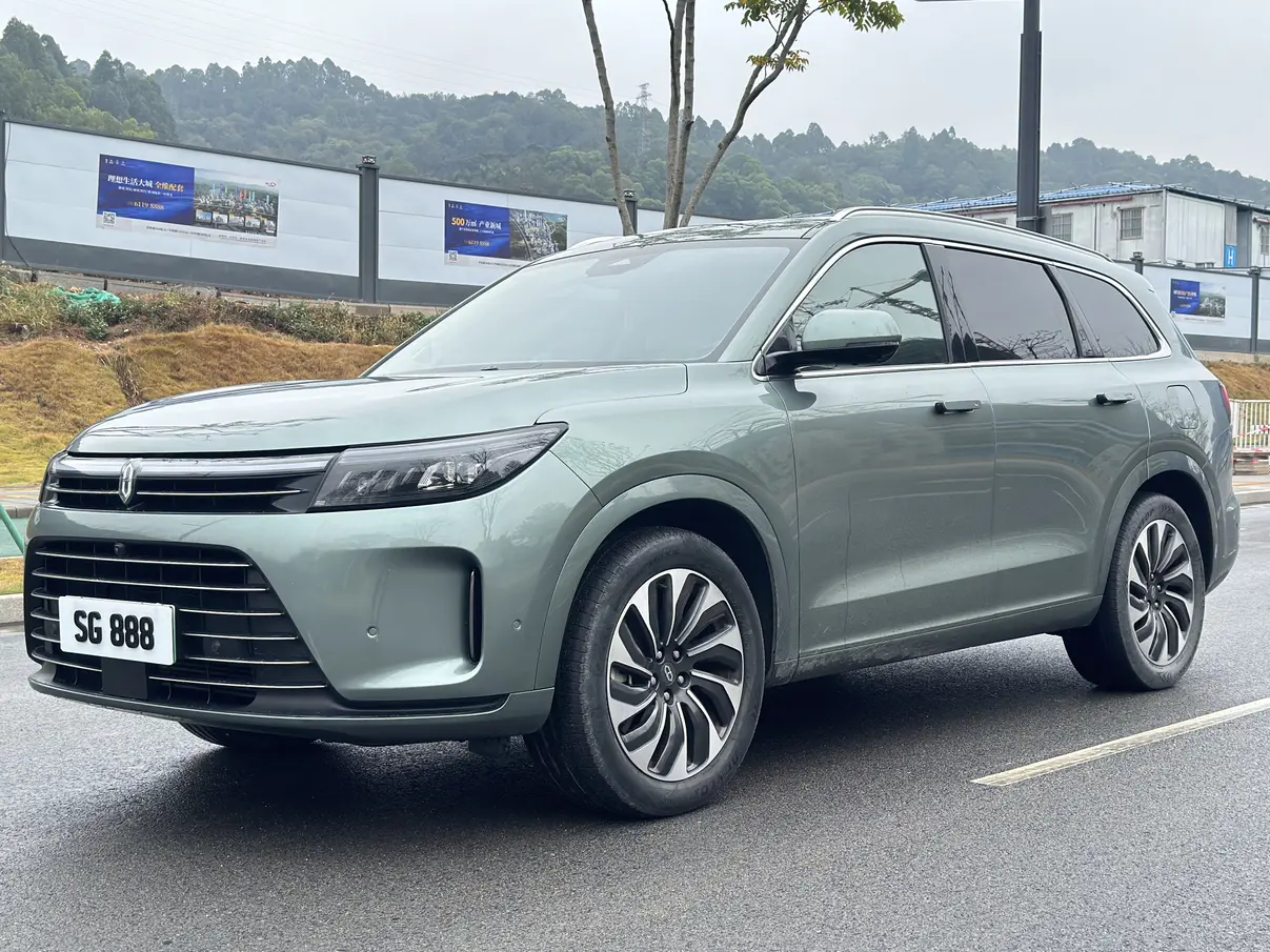 AITO M7 (Wenjie M7)  из Китая