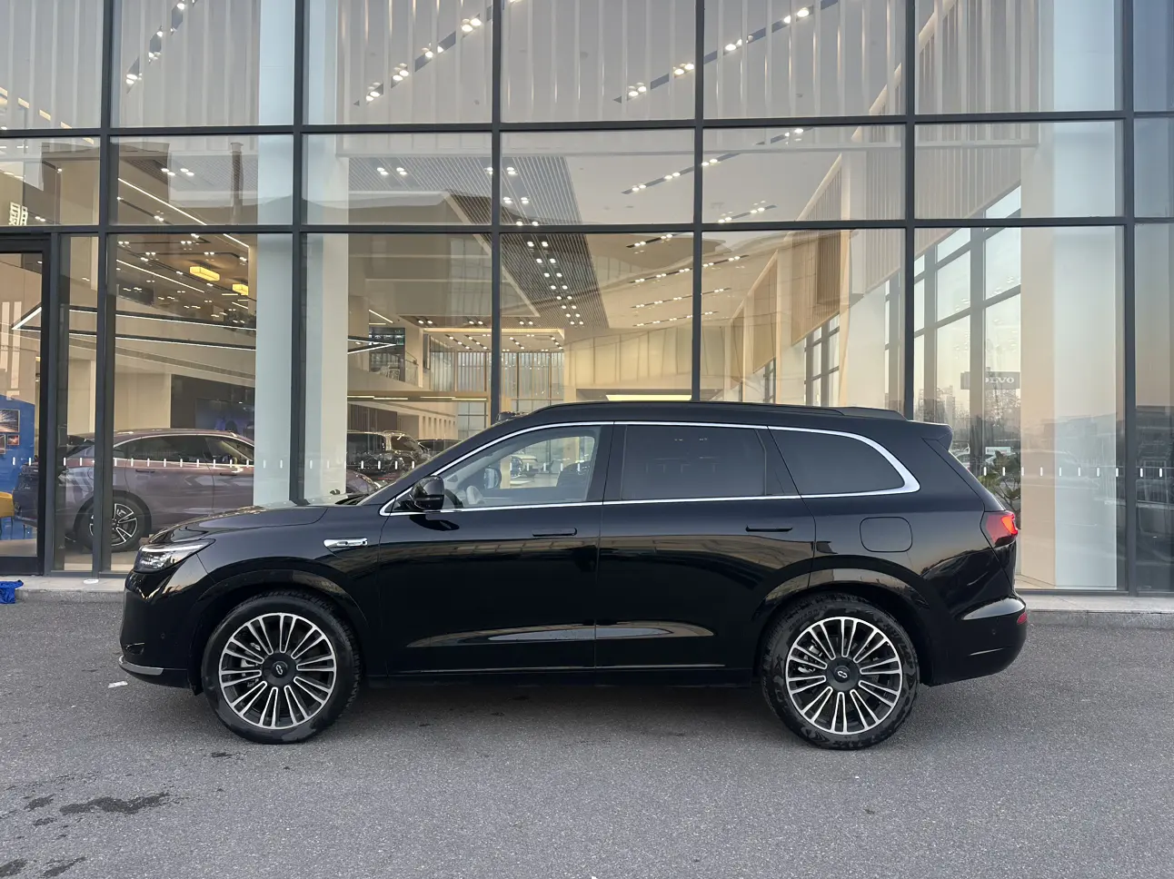 AITO M7 (Wenjie M7)  из Китая