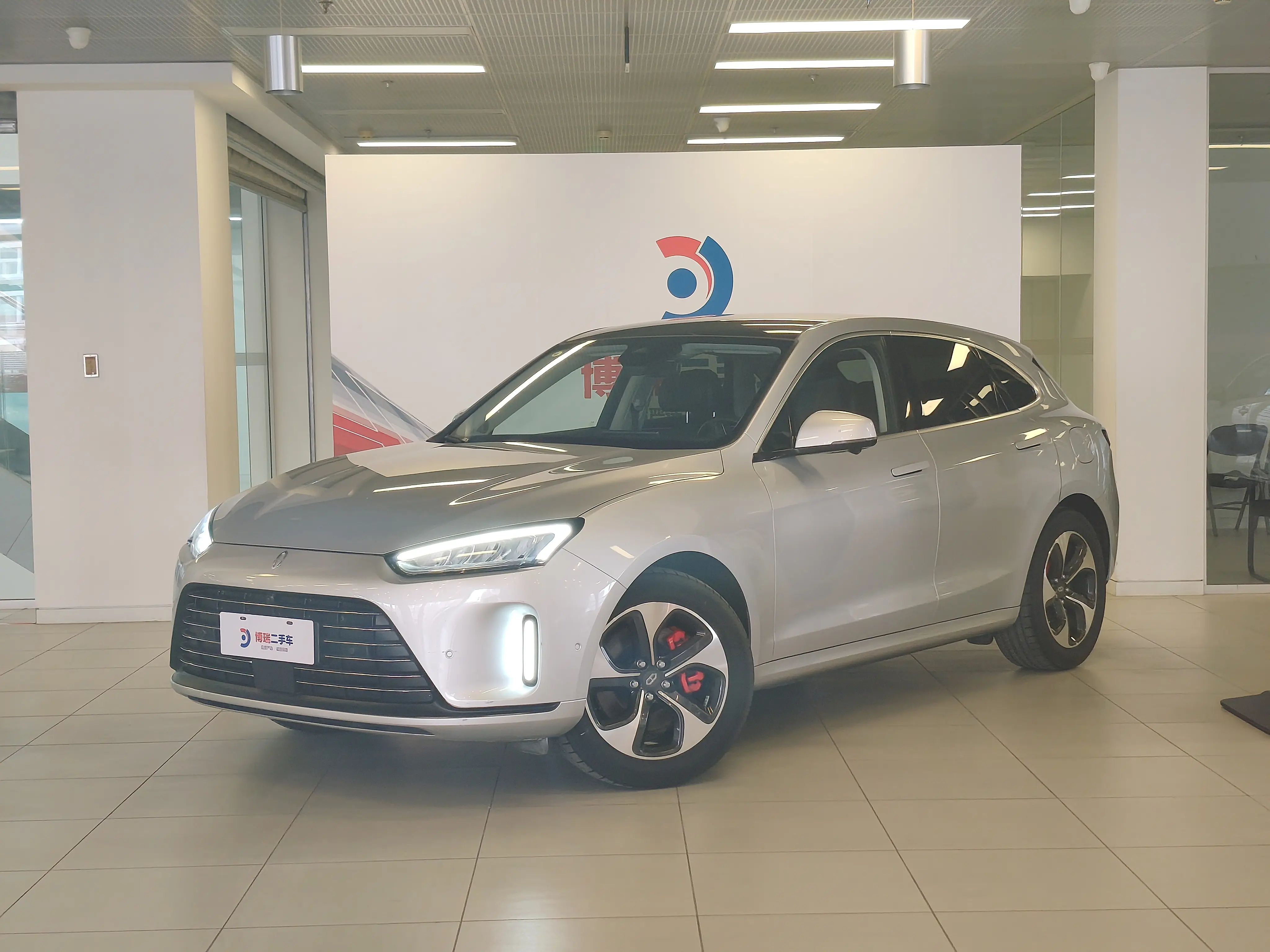 AITO M5 (Wenjie M5)  из Китая