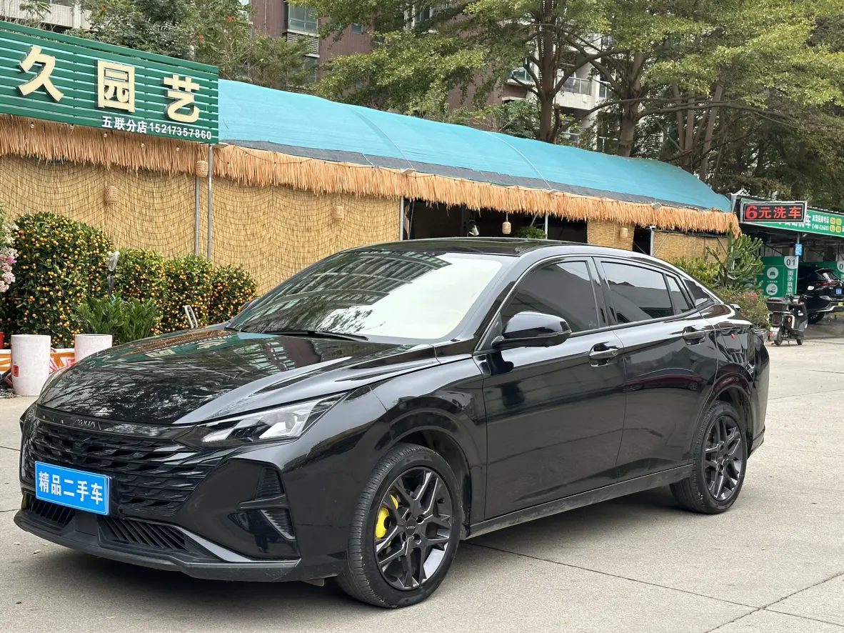 Dongfeng Yixuan  из Китая