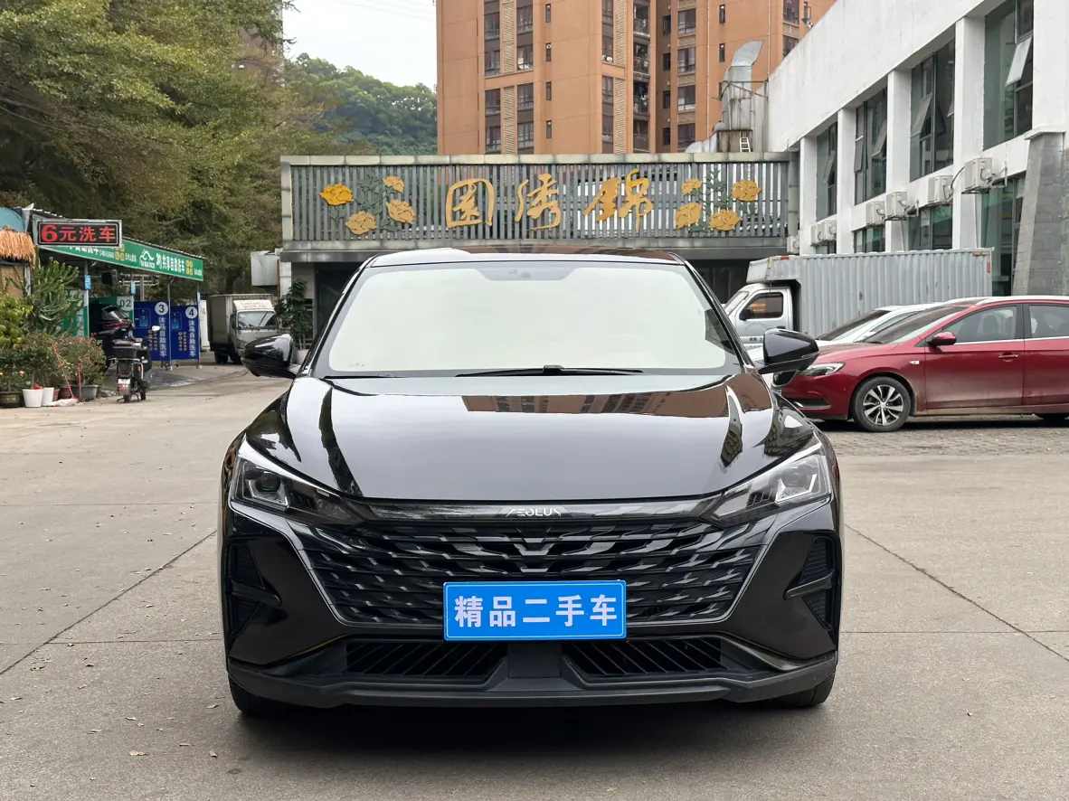Dongfeng Yixuan  из Китая