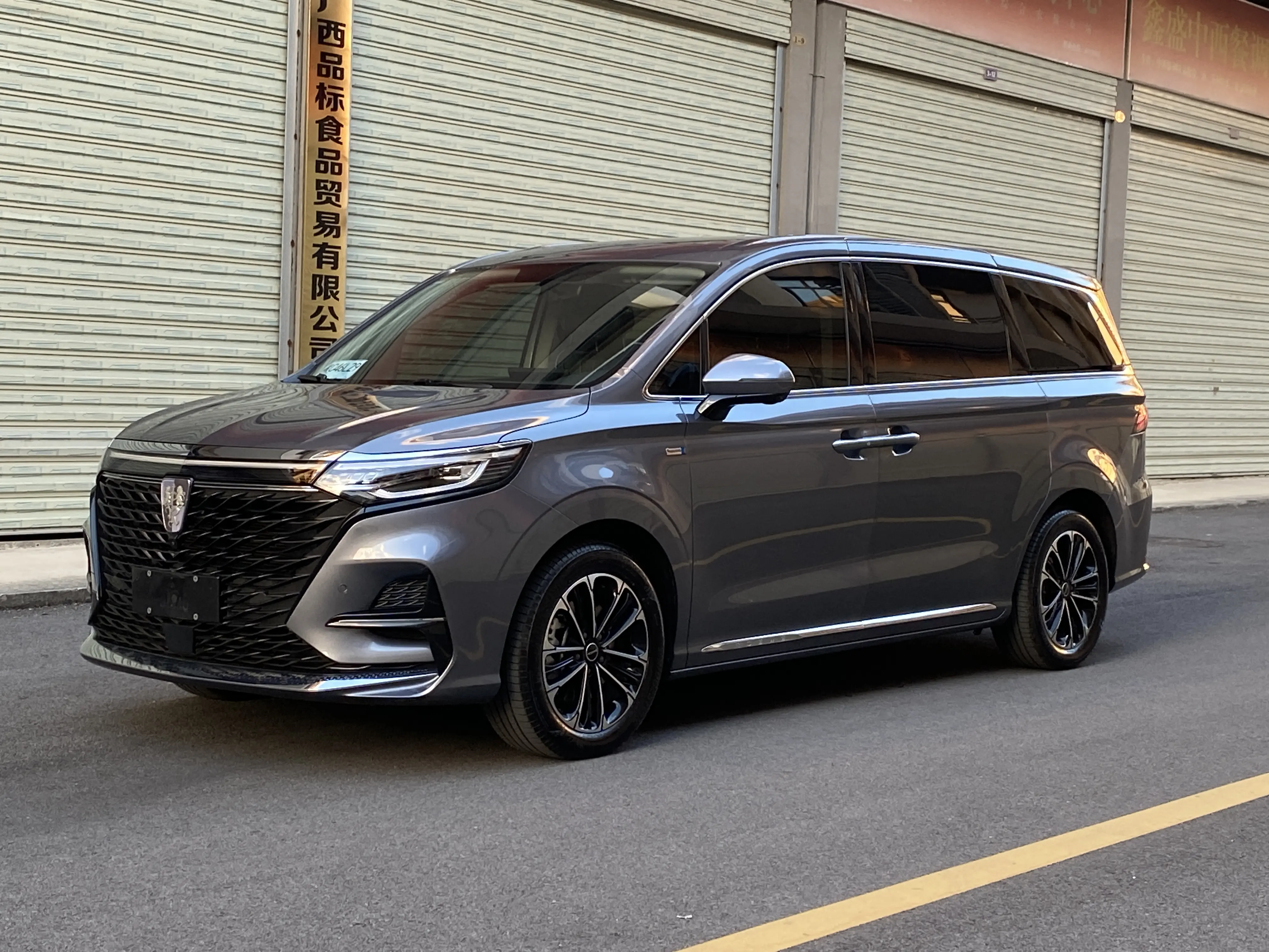 Roewe iMAX8  из Китая