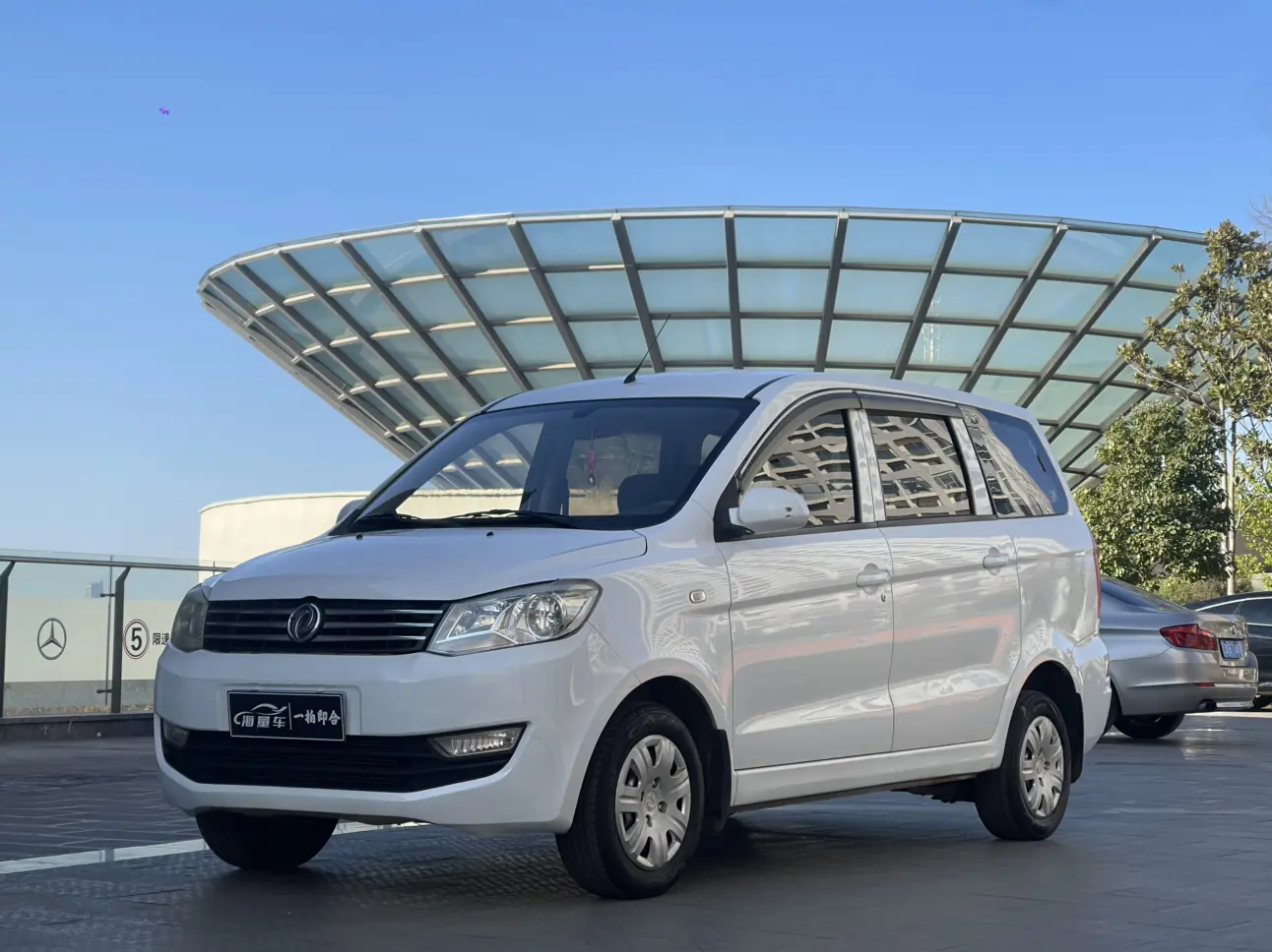 Dongfeng Fengon 330  из Китая