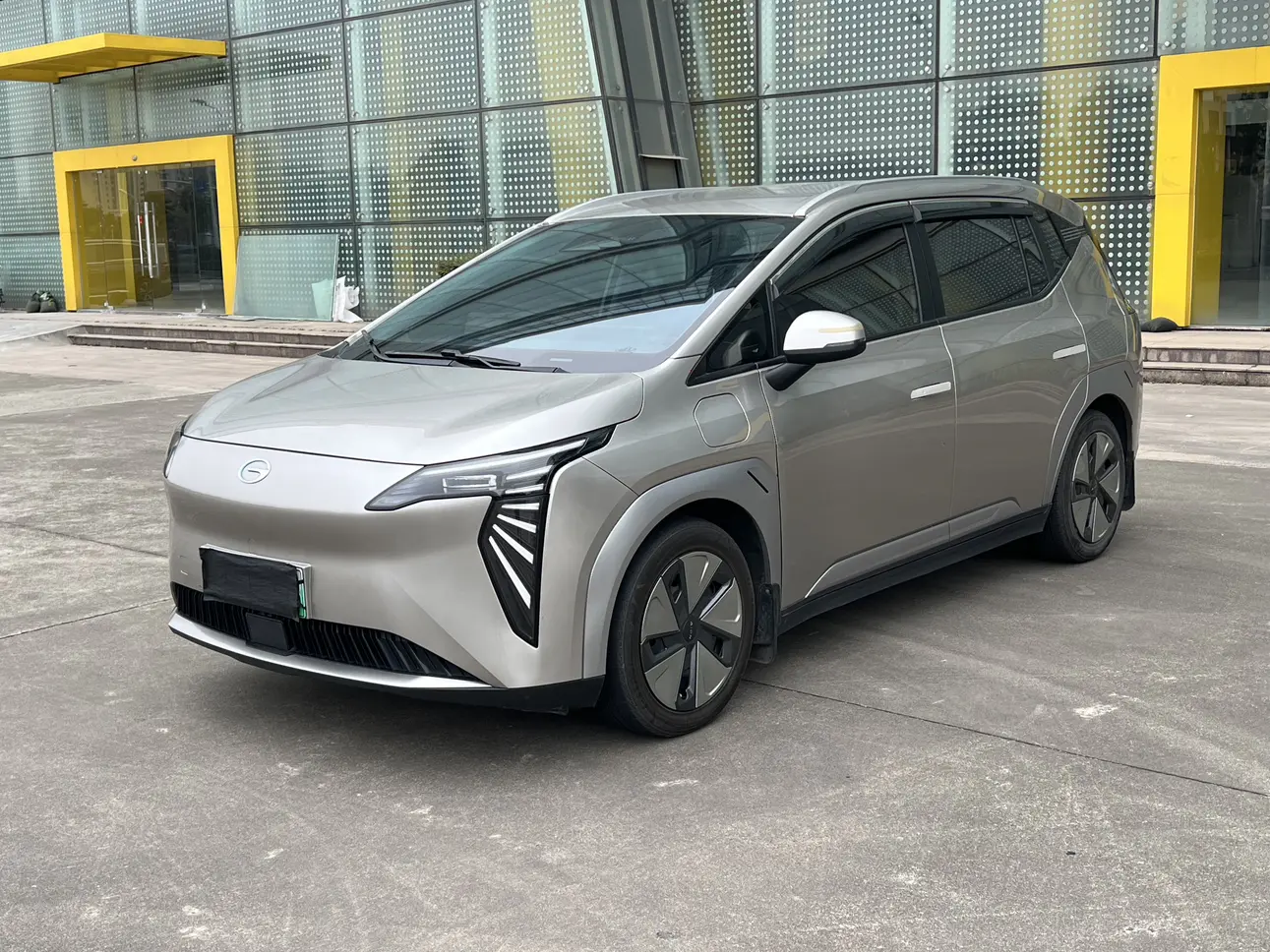 AION Y  из Китая