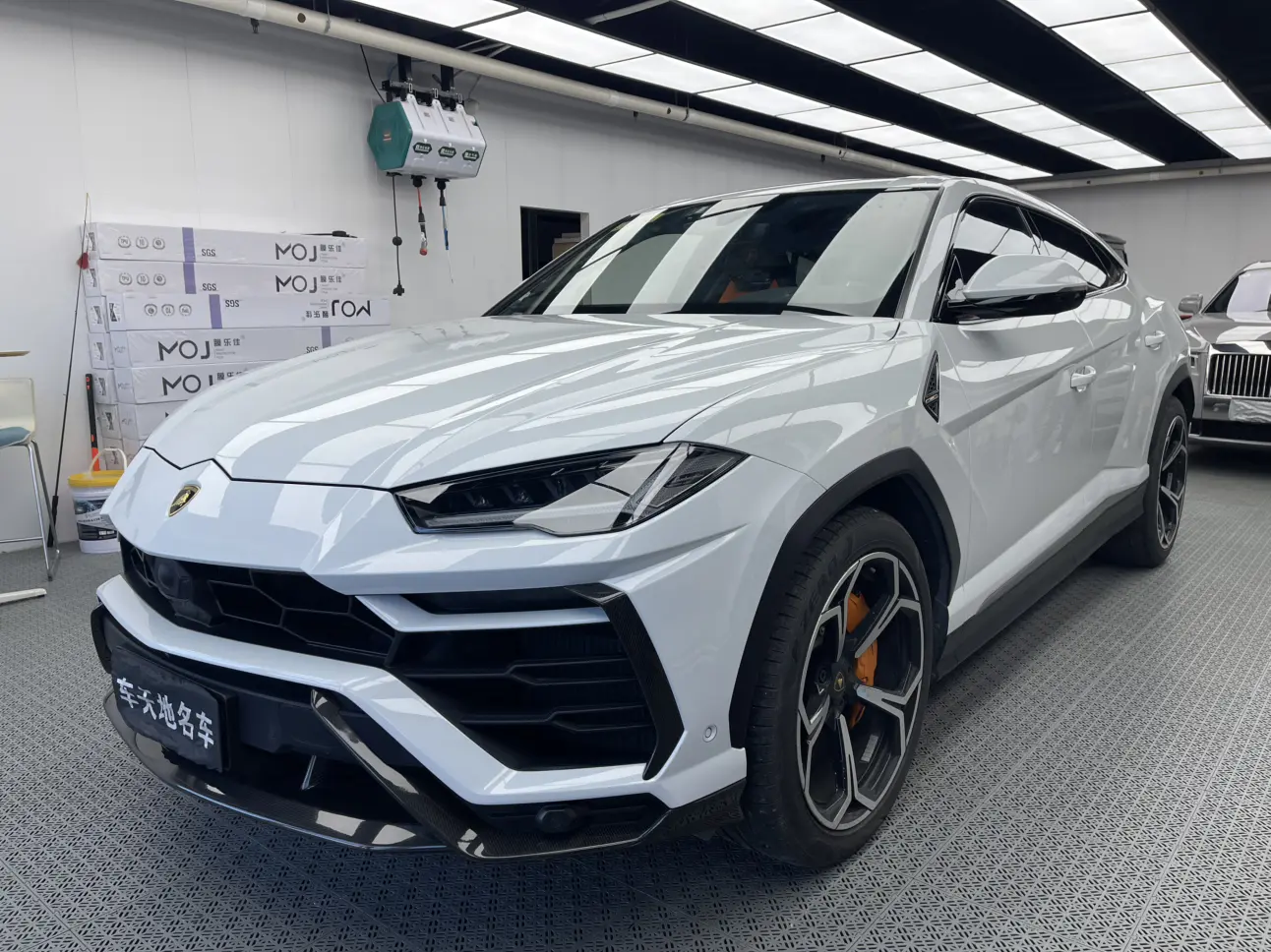 Lamborghini Urus  из Китая
