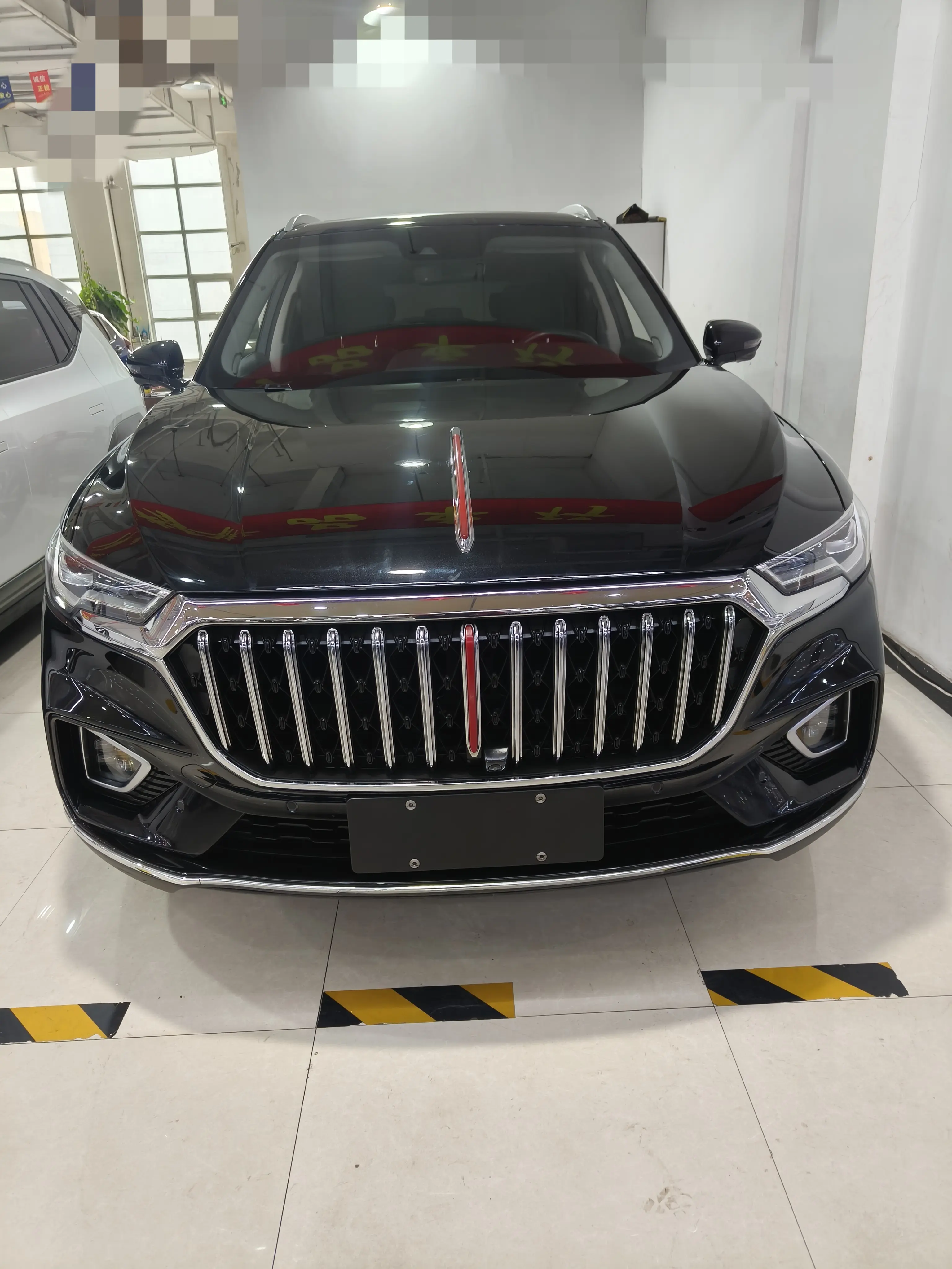 Hongqi HS5  из Китая