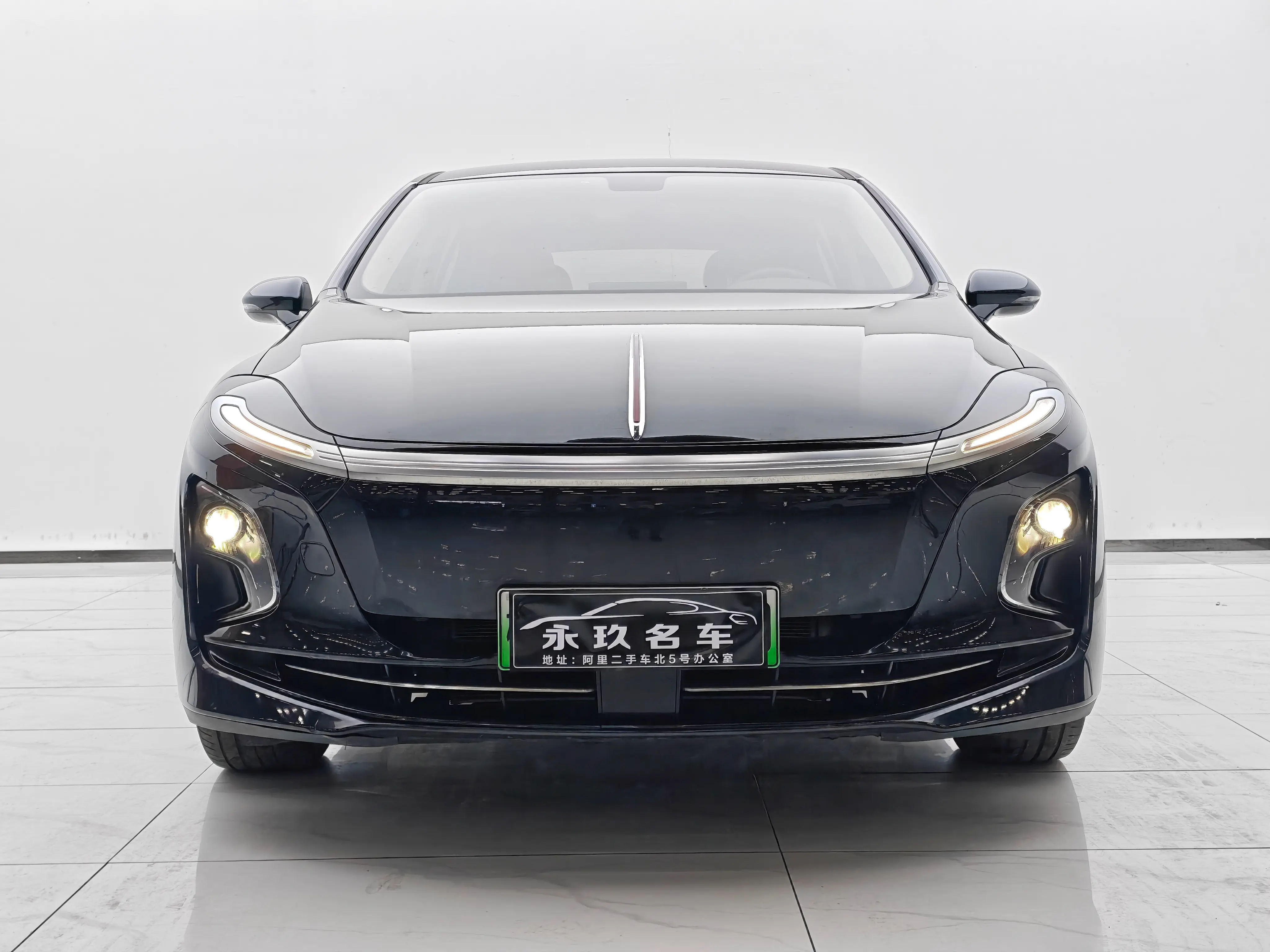 Hongqi E-QM5  из Китая