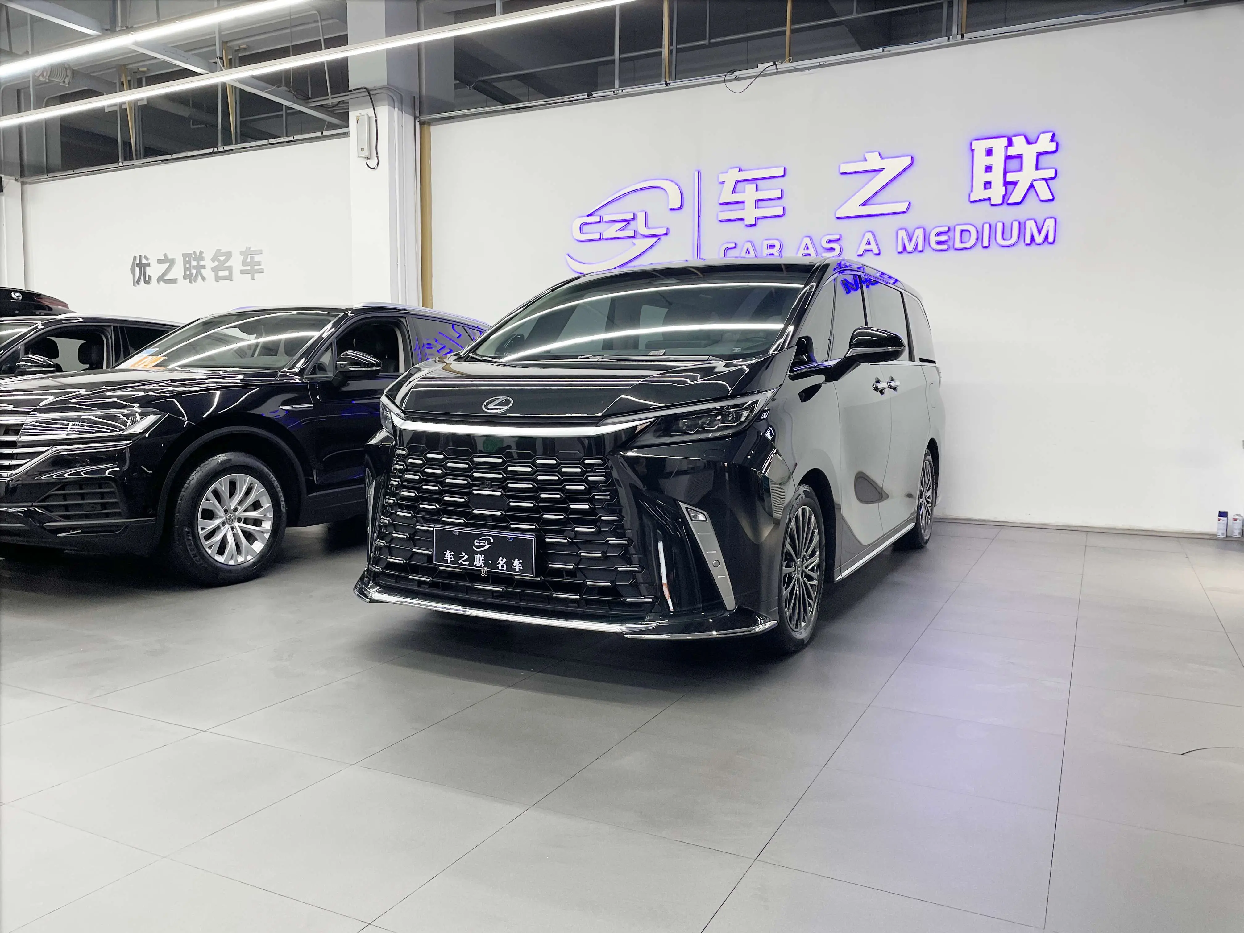 Lexus LM