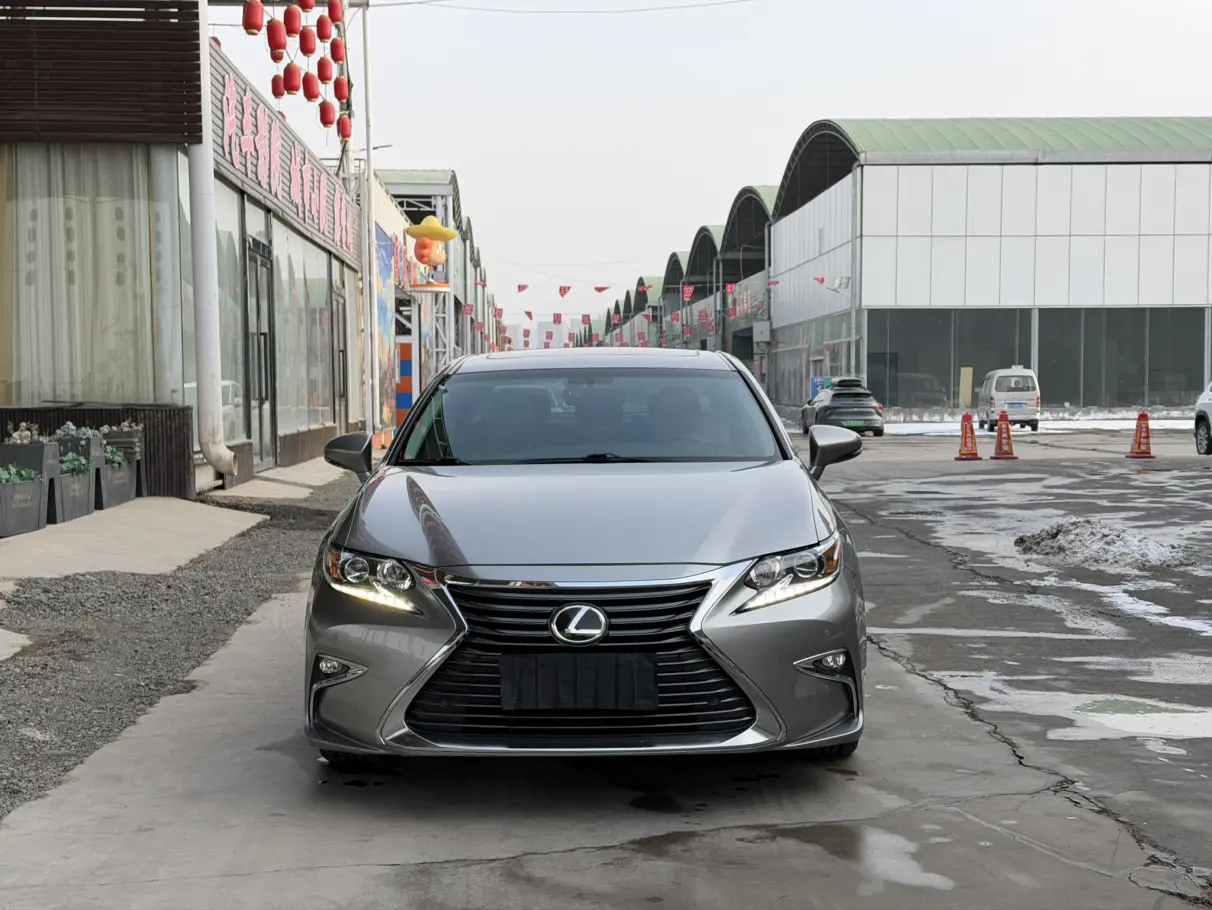 Lexus ES  из Китая