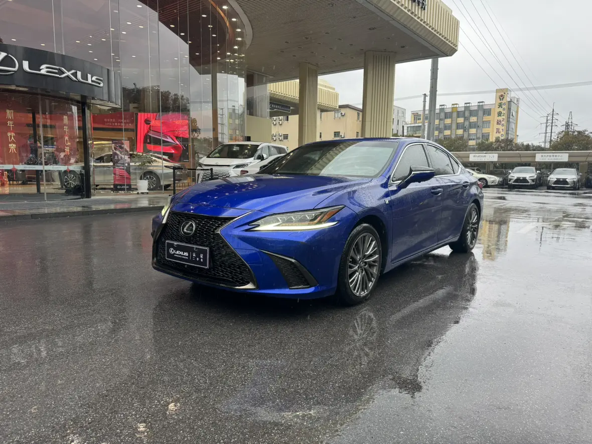 Lexus ES