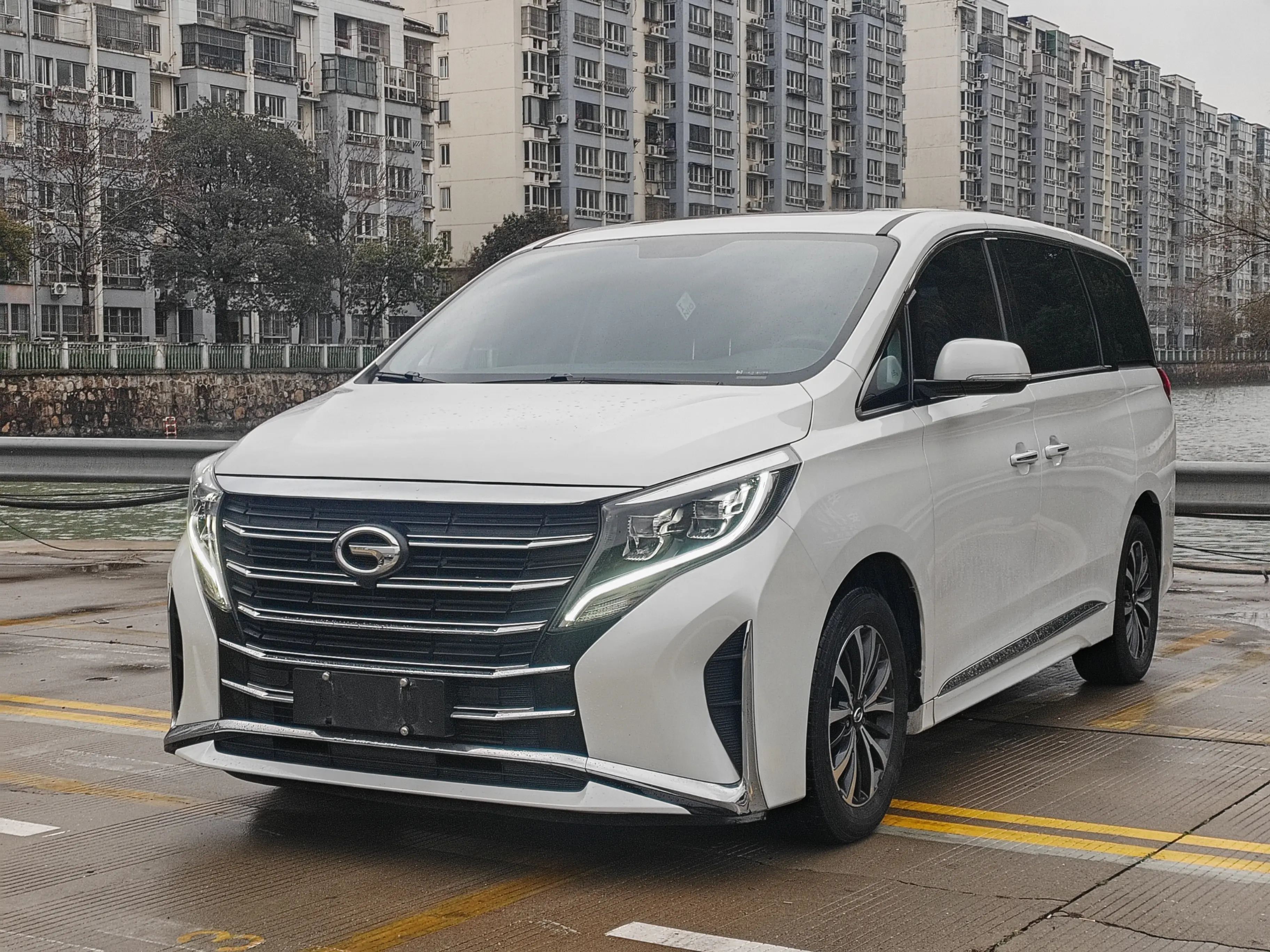 GAC Trumpchi M8  из Китая