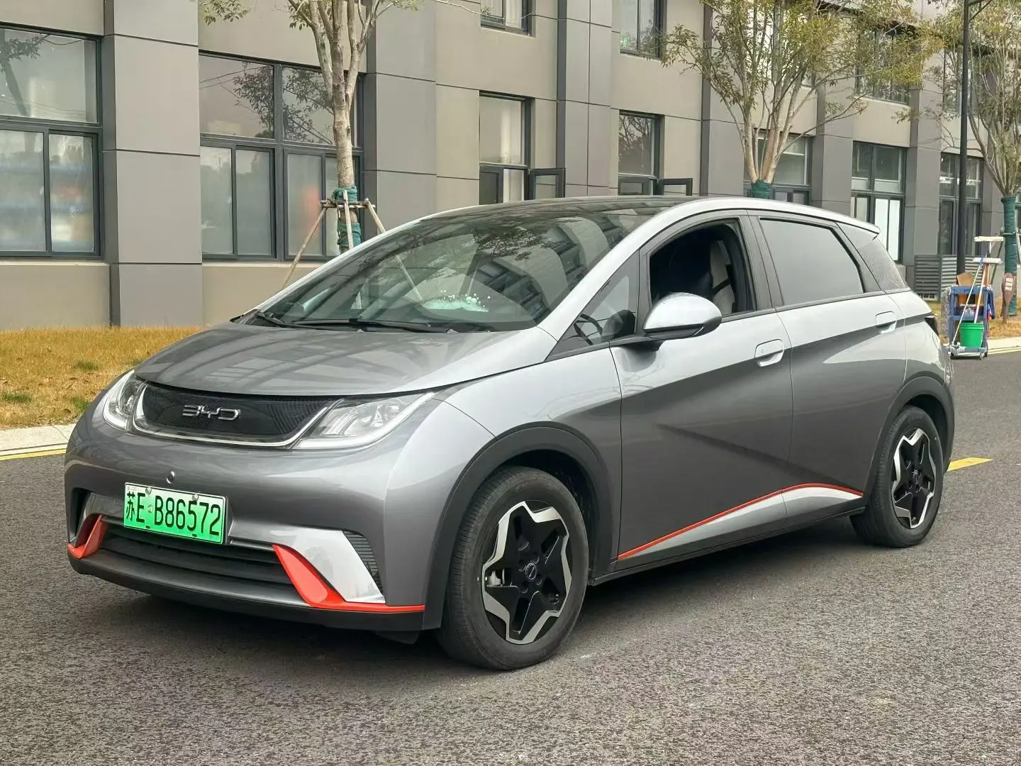 BYD Dolphin  из Китая