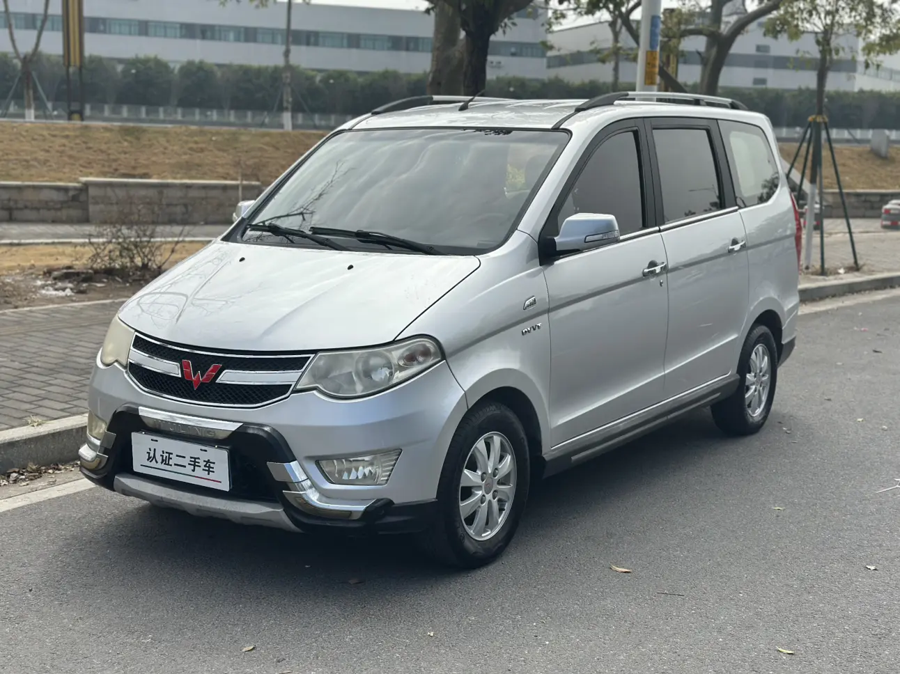 Wuling Hongguang  из Китая