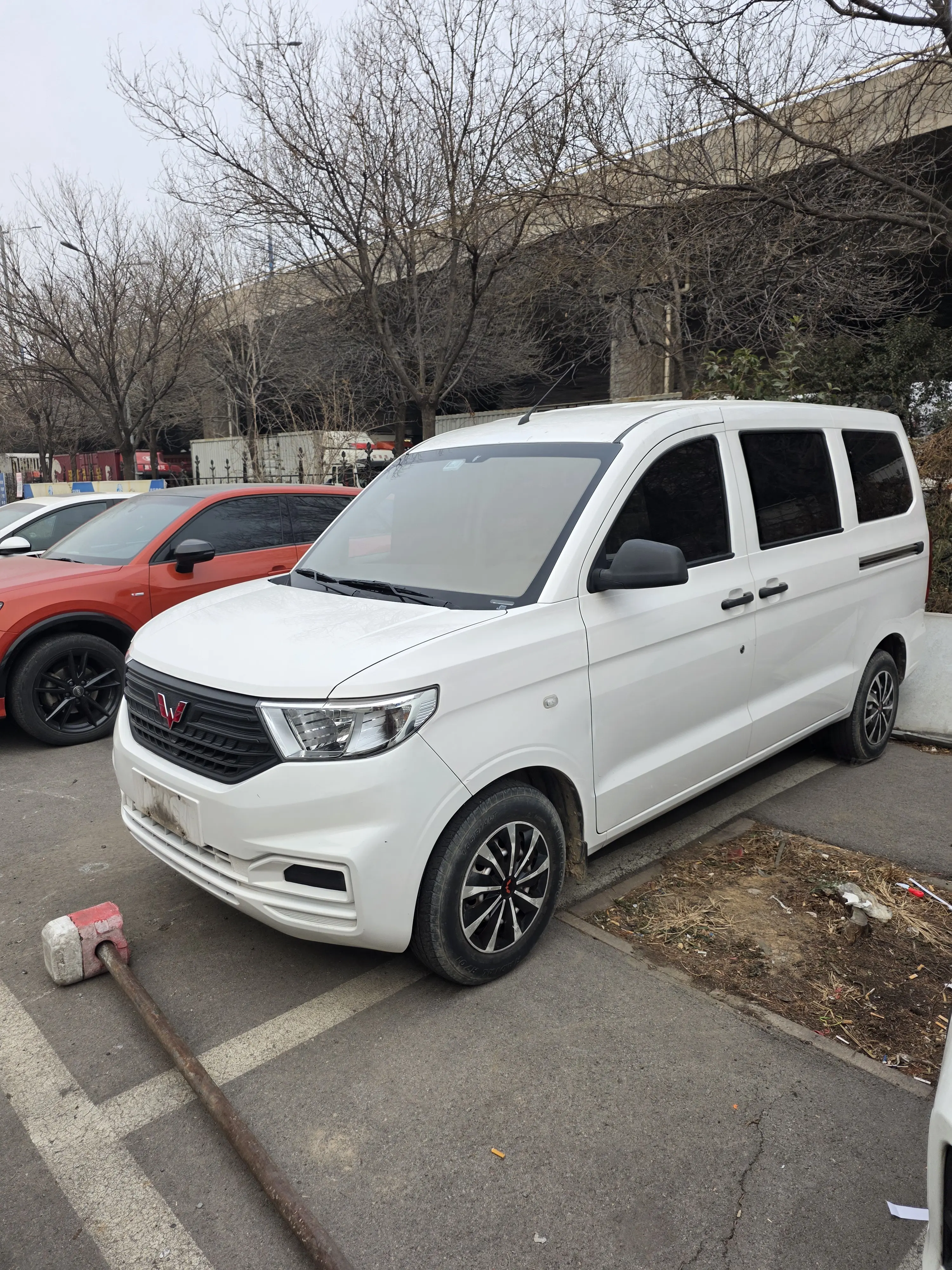 Wuling Hongguang V  из Китая