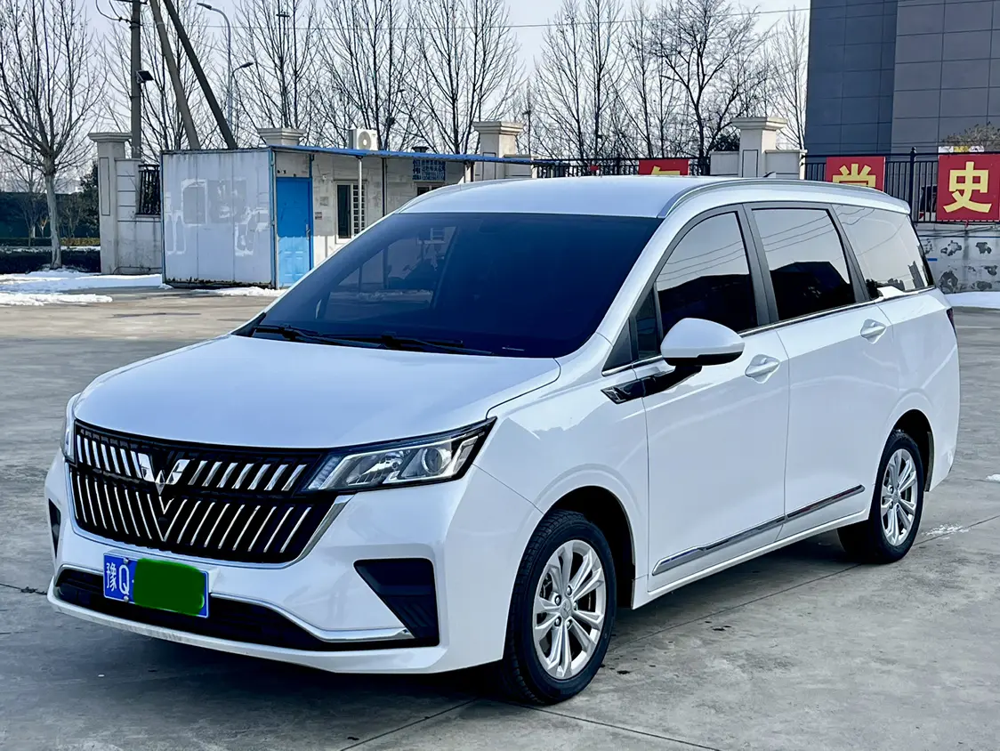 Wuling Jiachen  из Китая