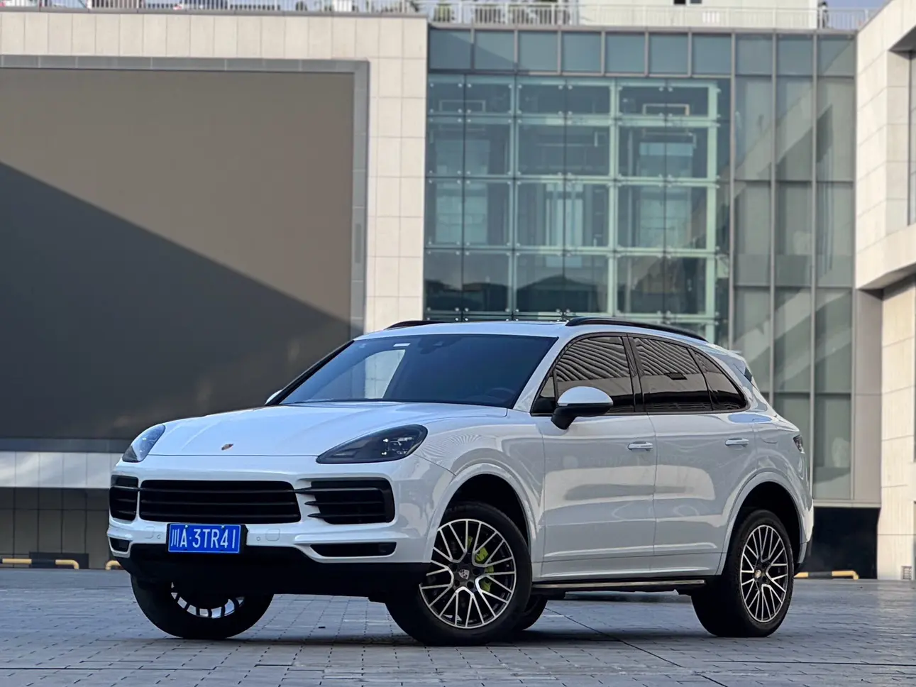 Porsche Cayenne E-Hybrid  из Китая