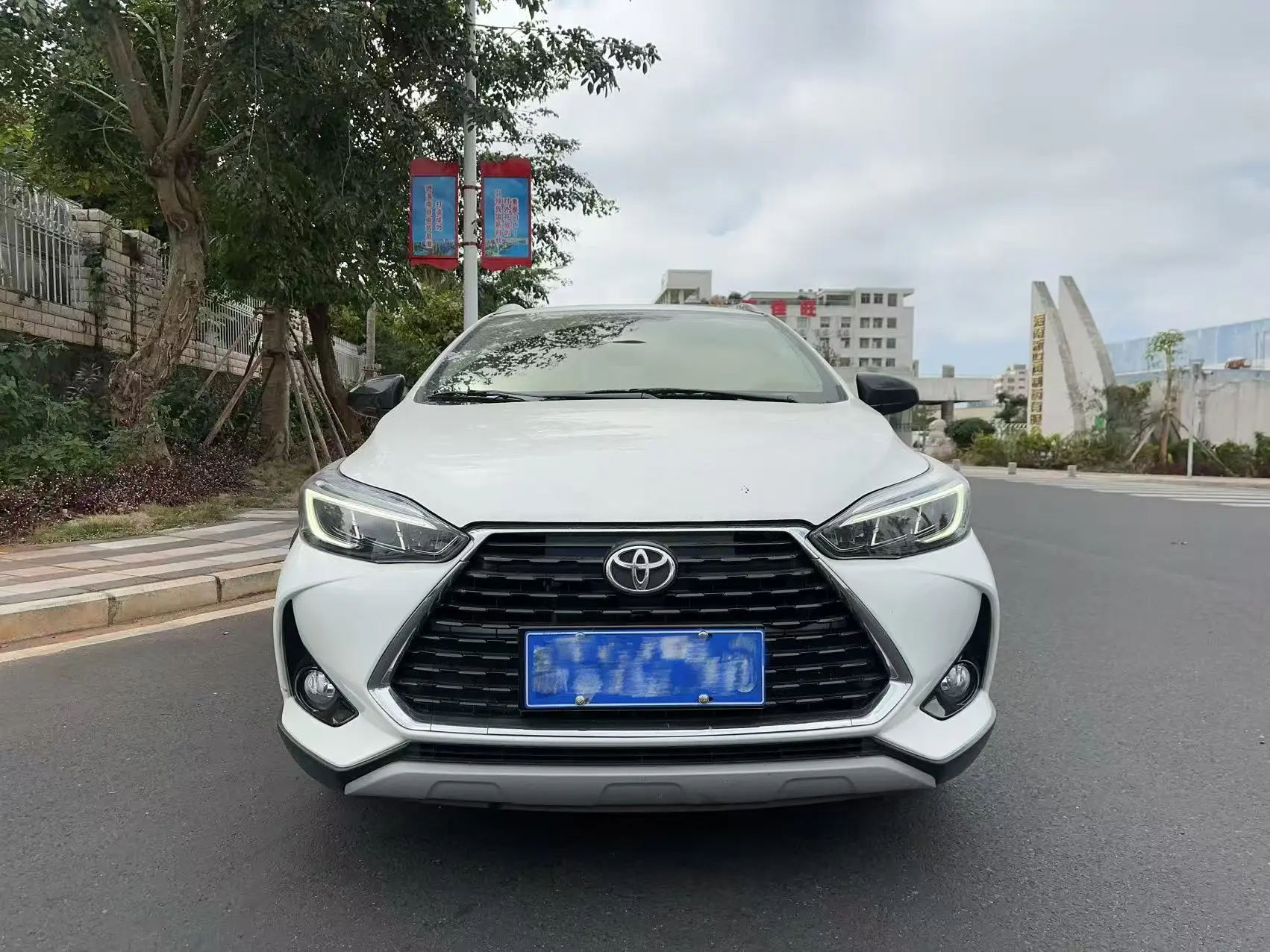 Toyota Yaris L  из Китая