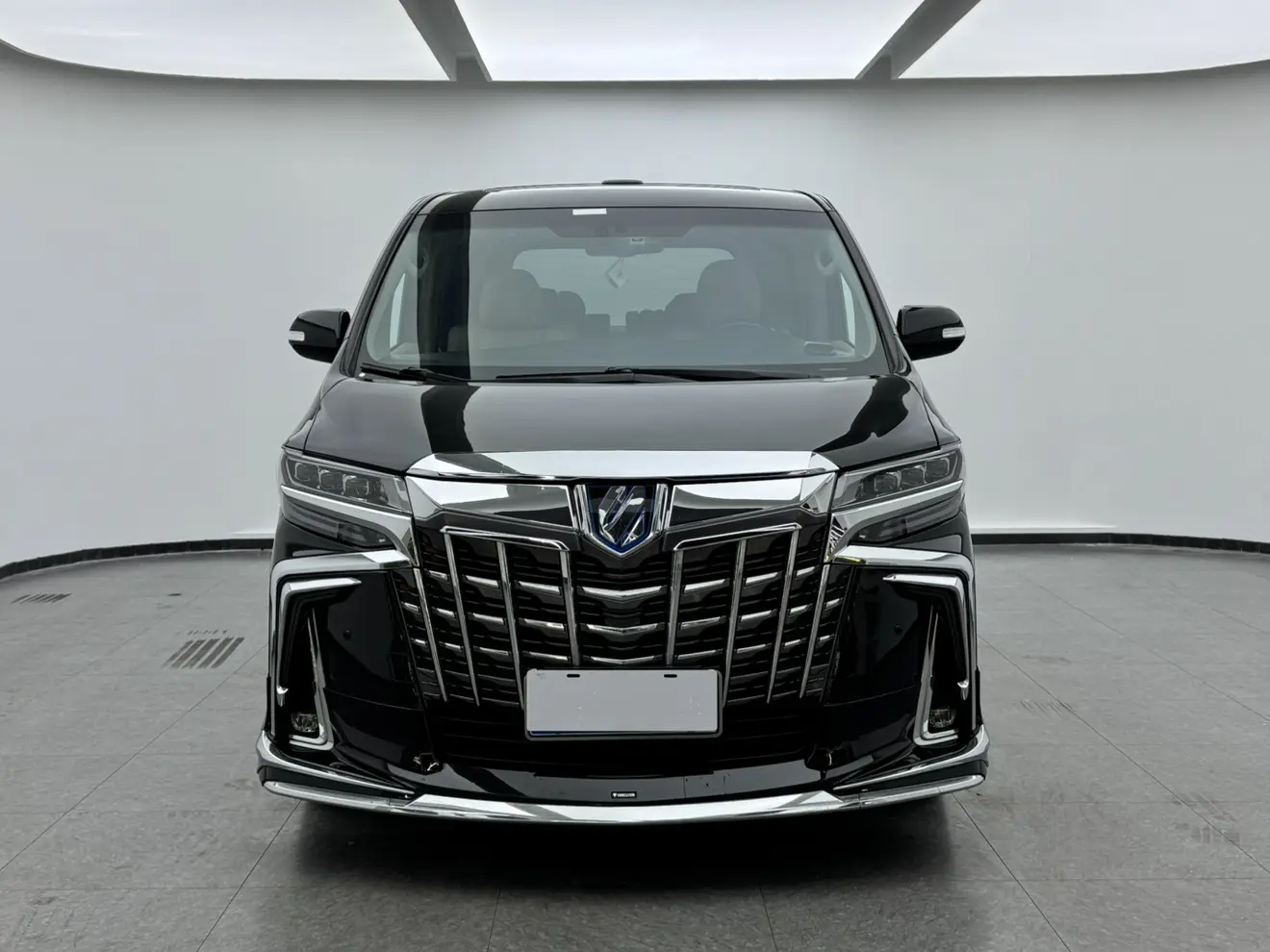 Toyota Alphard (Elfa)  из Китая