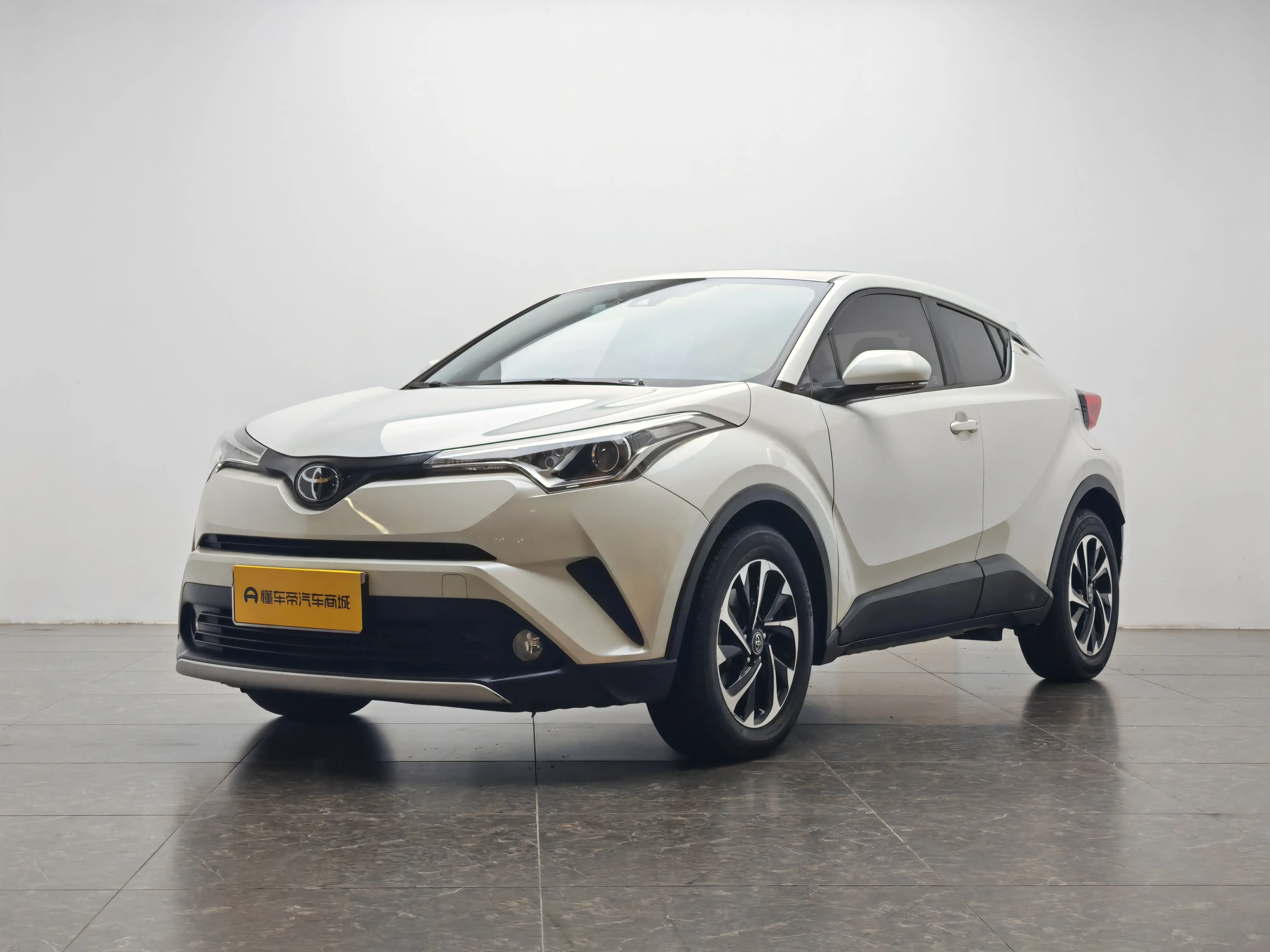 Toyota C-HR Hybrid (Yize IZOA)  из Китая