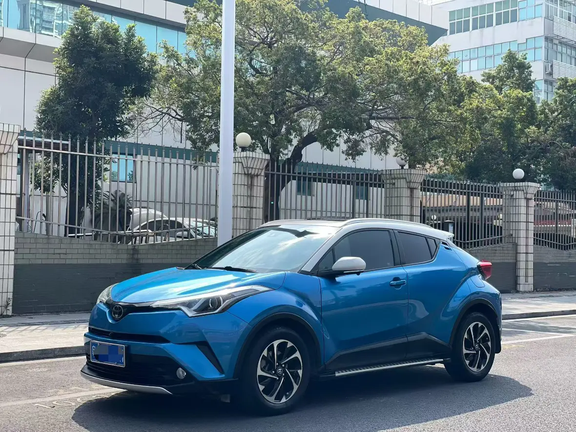Toyota C-HR Hybrid (Yize IZOA)  из Китая