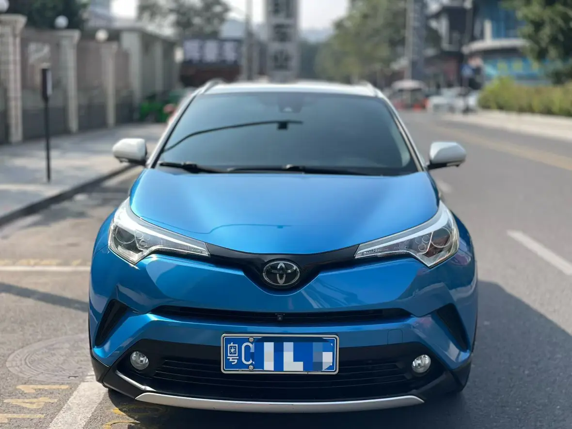 Toyota C-HR Hybrid (Yize IZOA)  из Китая