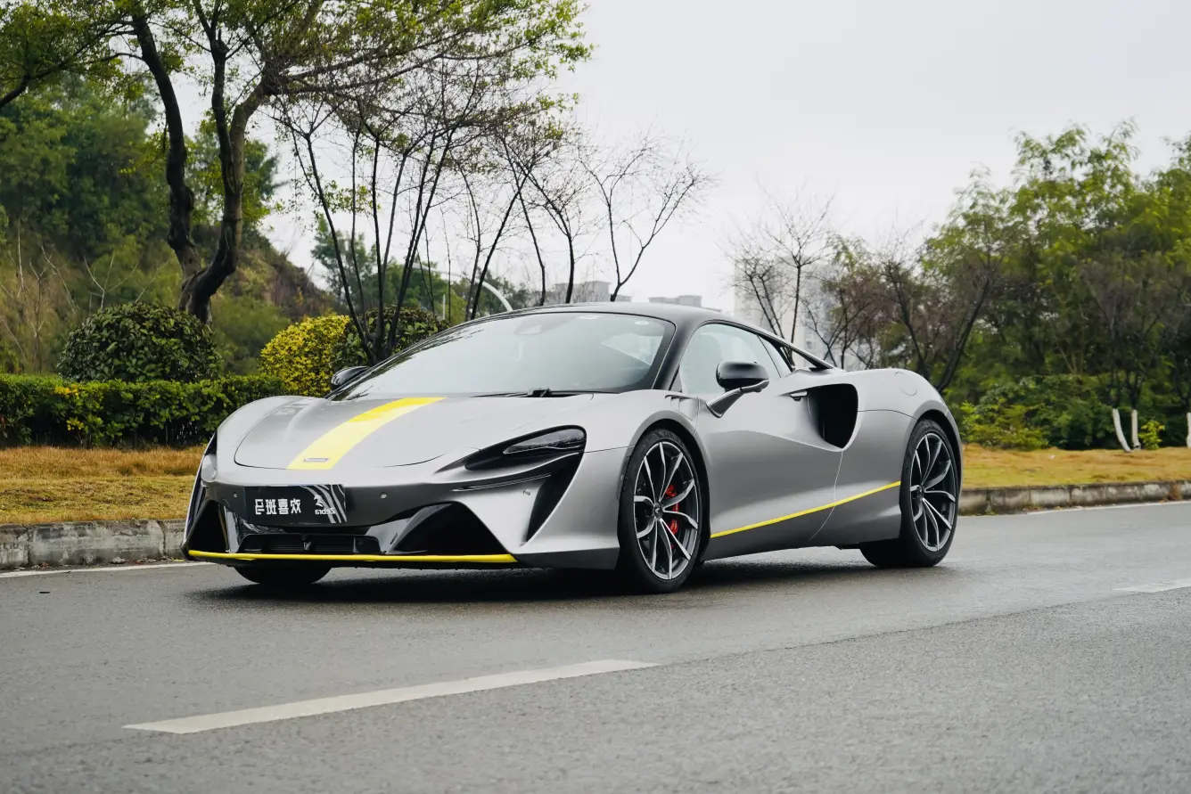 McLaren Artura  из Китая