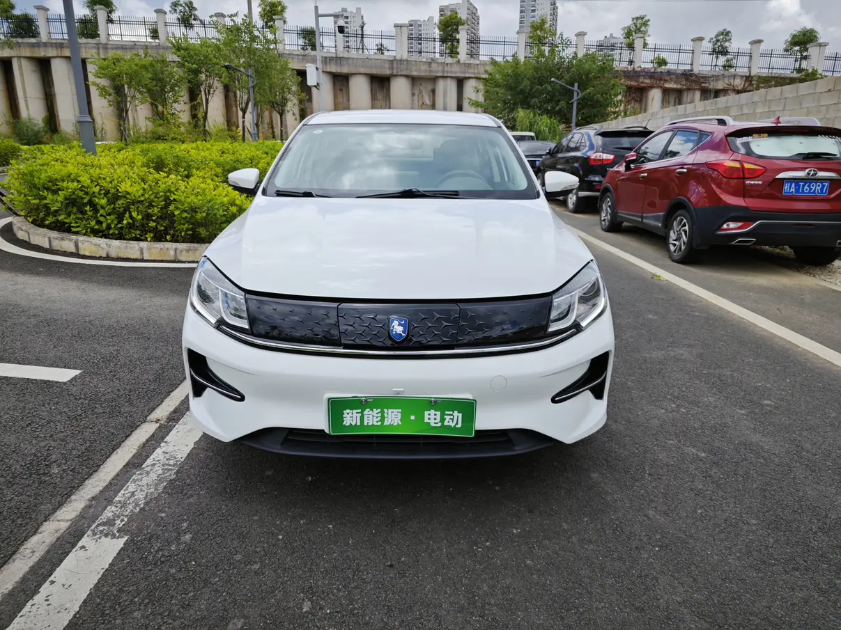 Forthing Fengxing S60 EV  из Китая