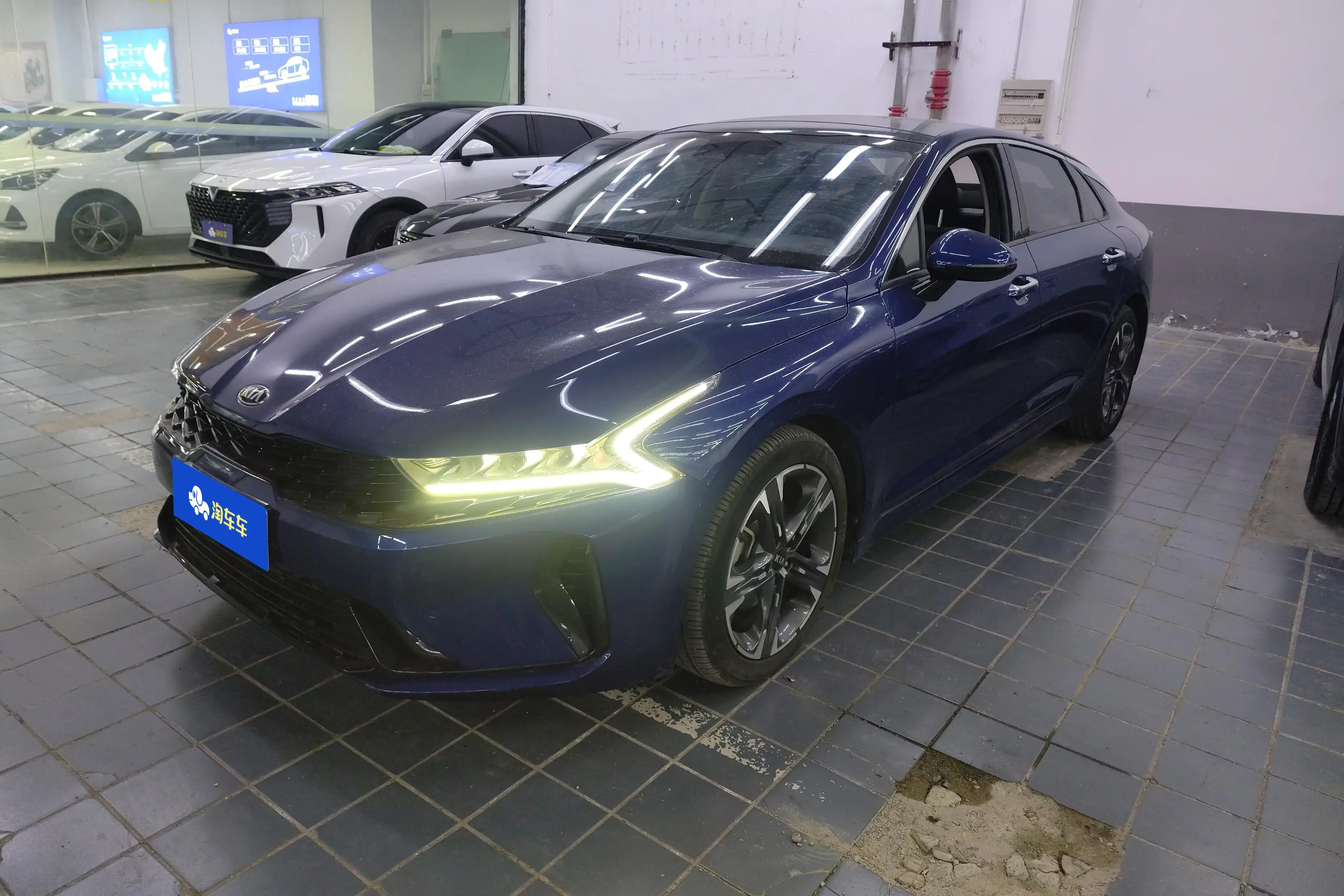 Kia K5  из Китая