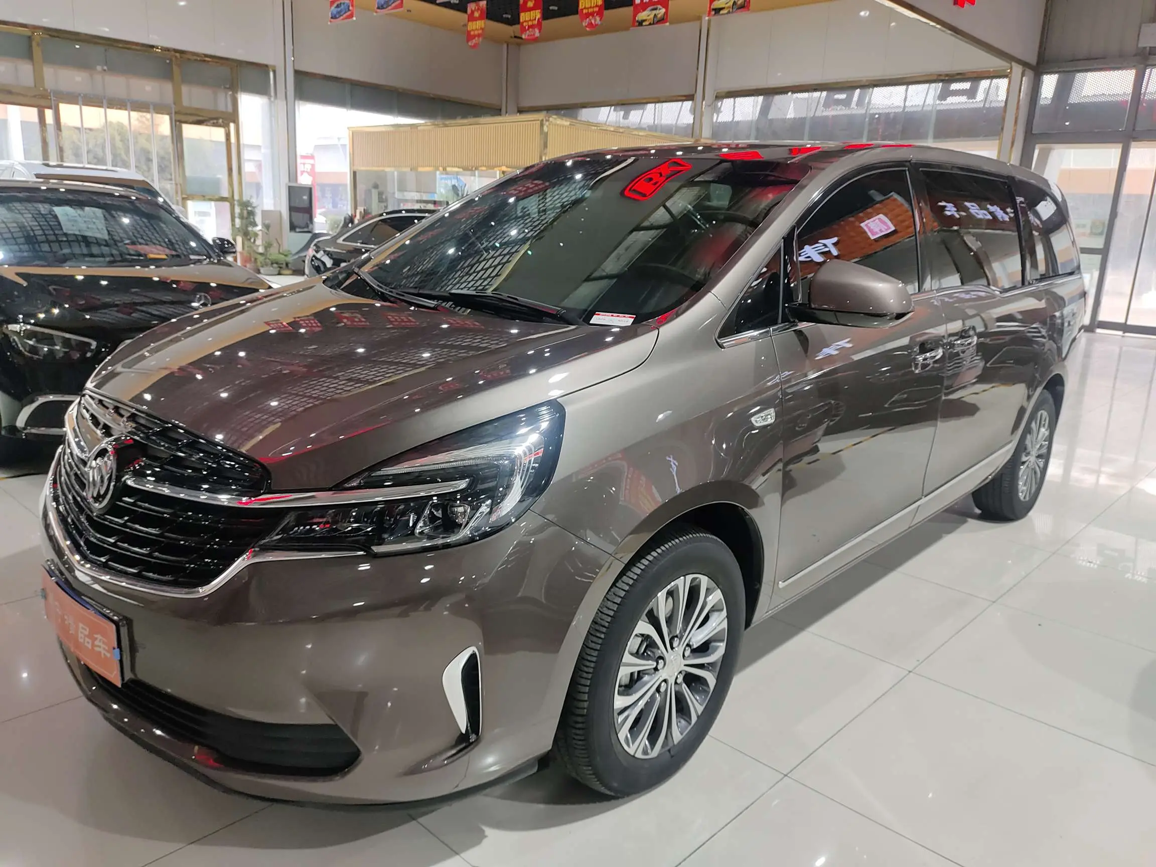 Buick GL8  из Китая