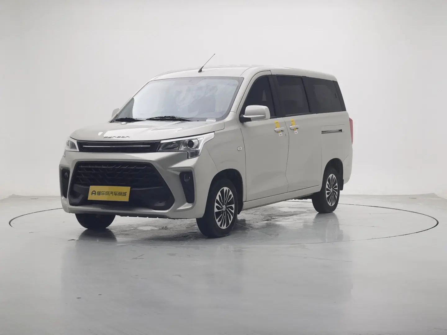 Dongfeng Fengon 380  из Китая