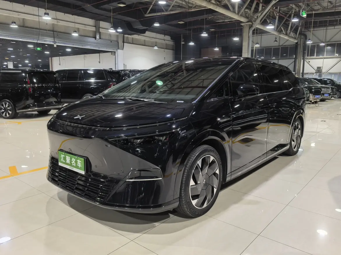 Xpeng X9  из Китая