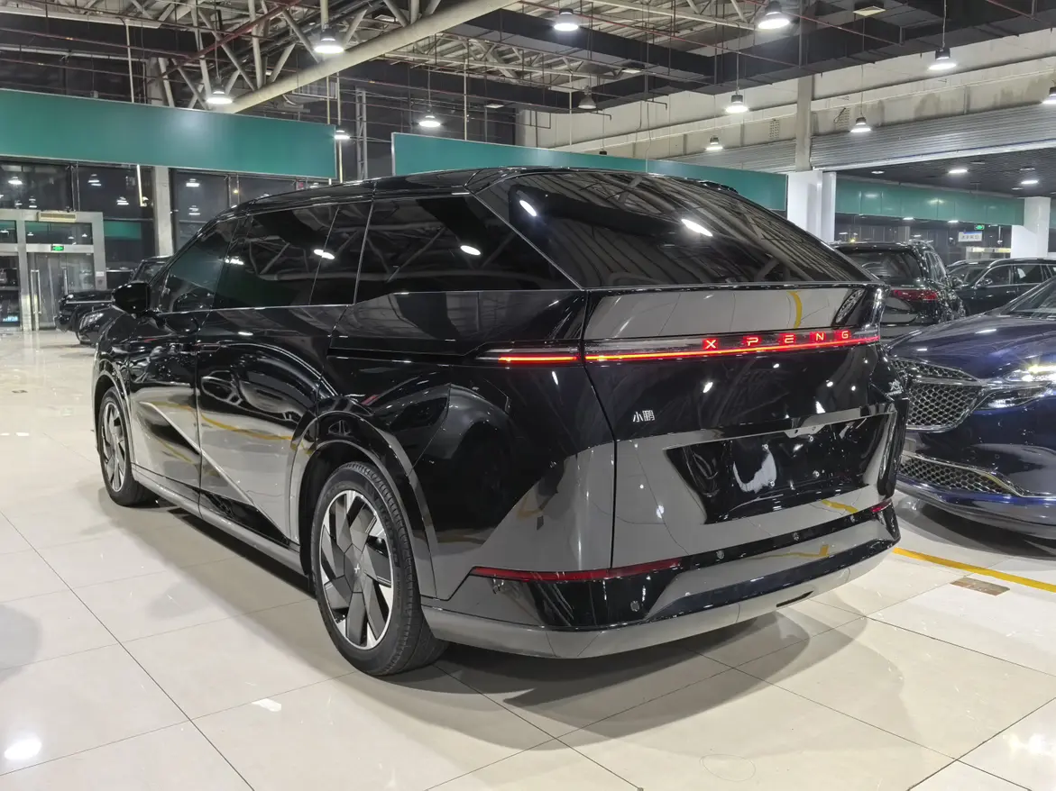 Xpeng X9  из Китая