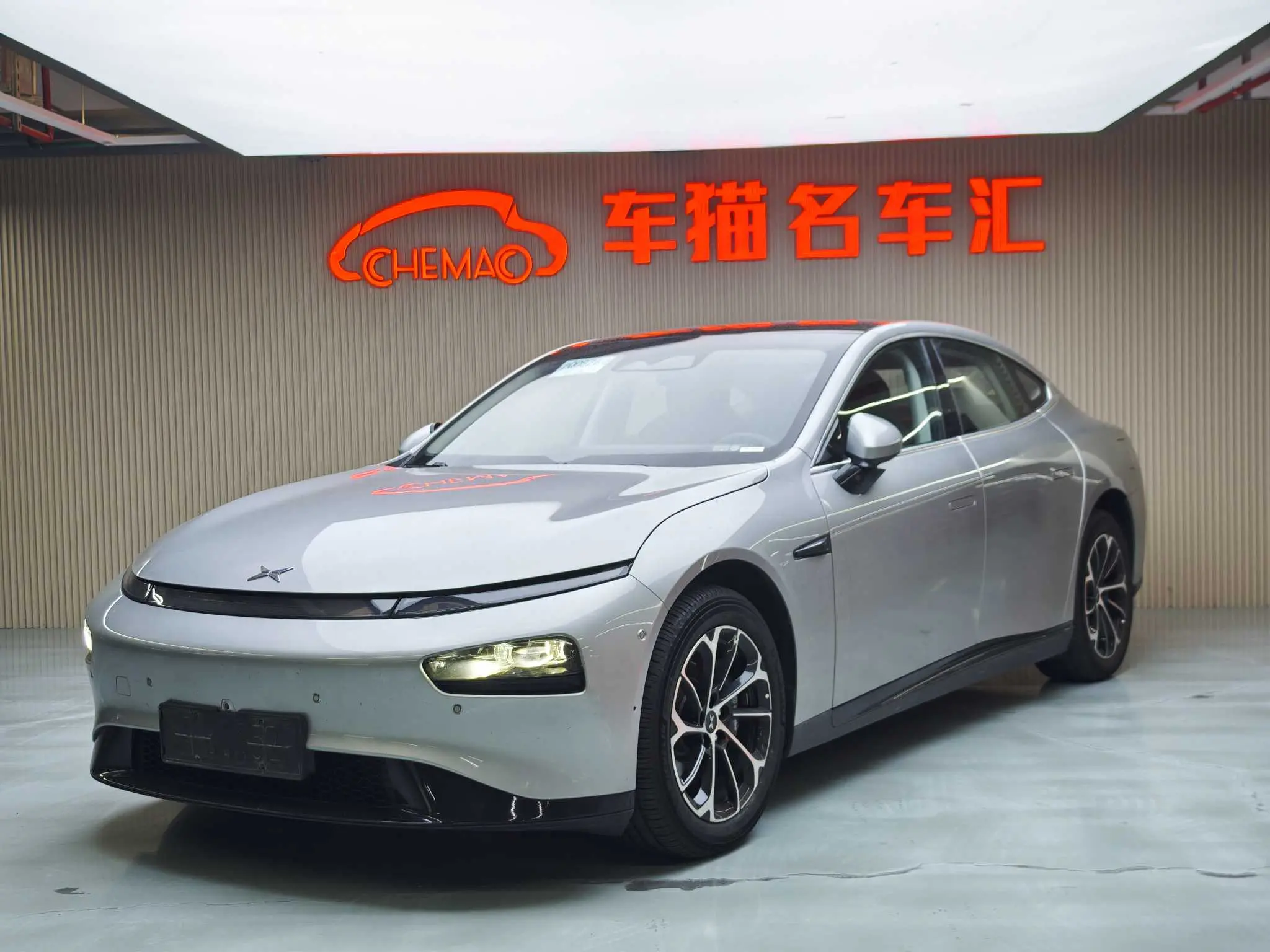 Xpeng P7  из Китая