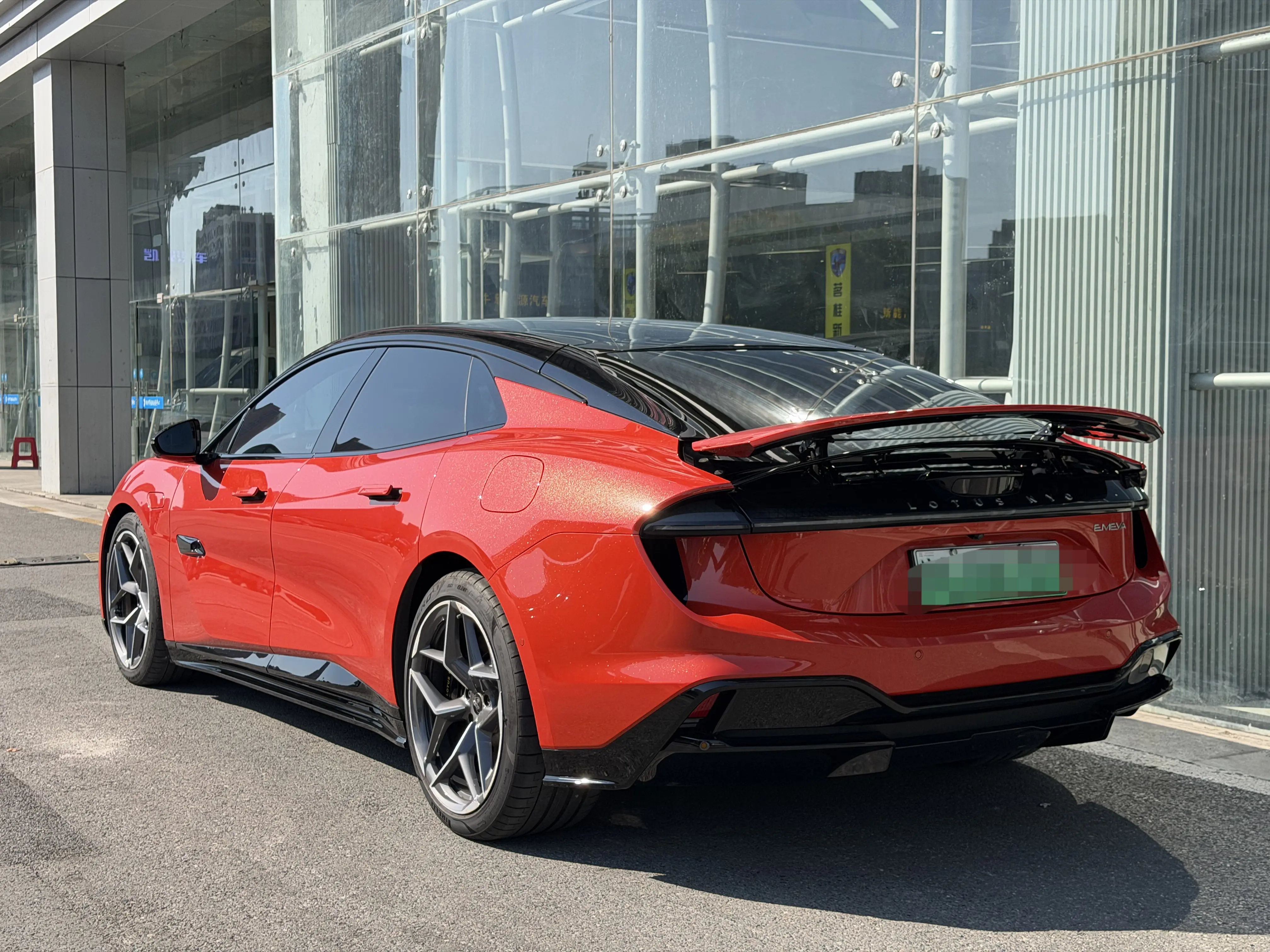 Lotus Emeya  из Китая