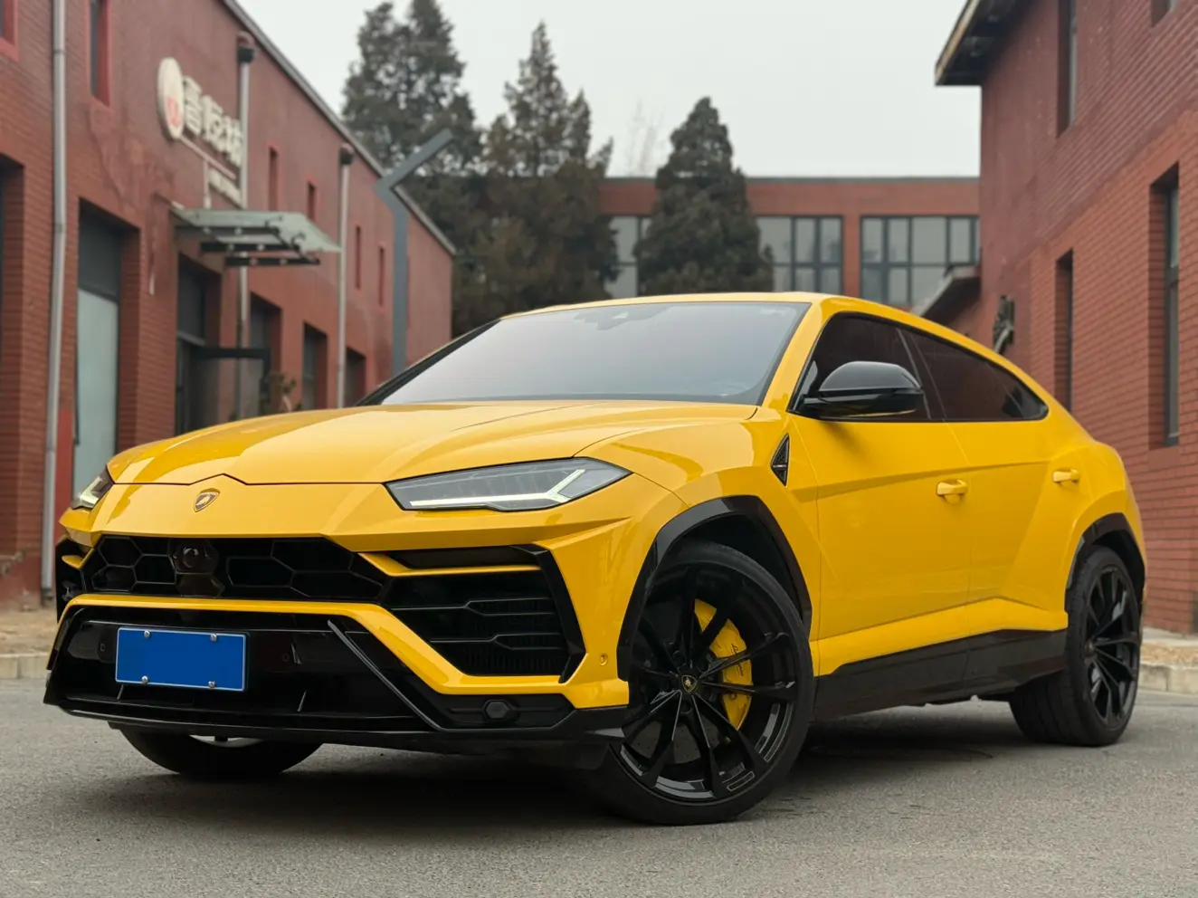 Lamborghini Urus  из Китая