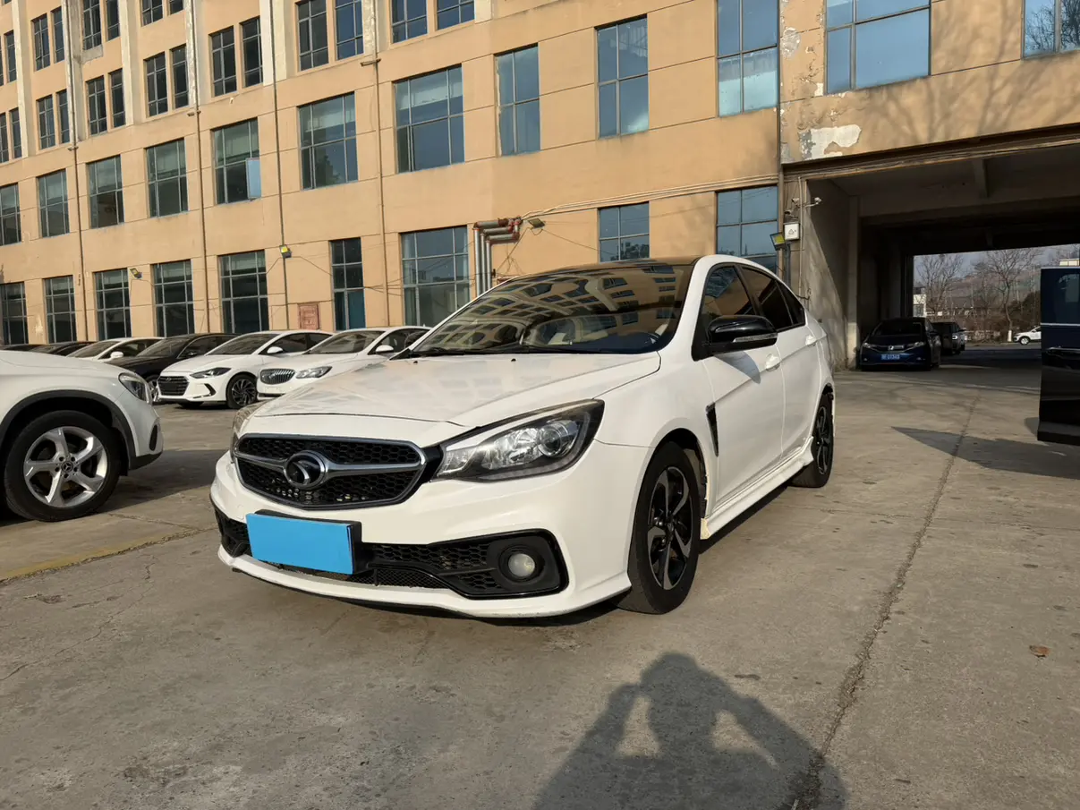 SOUEAST V5 Lingzhi  из Китая