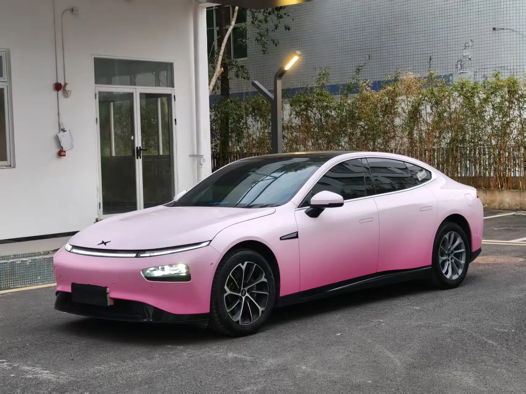 Xpeng P7  из Китая