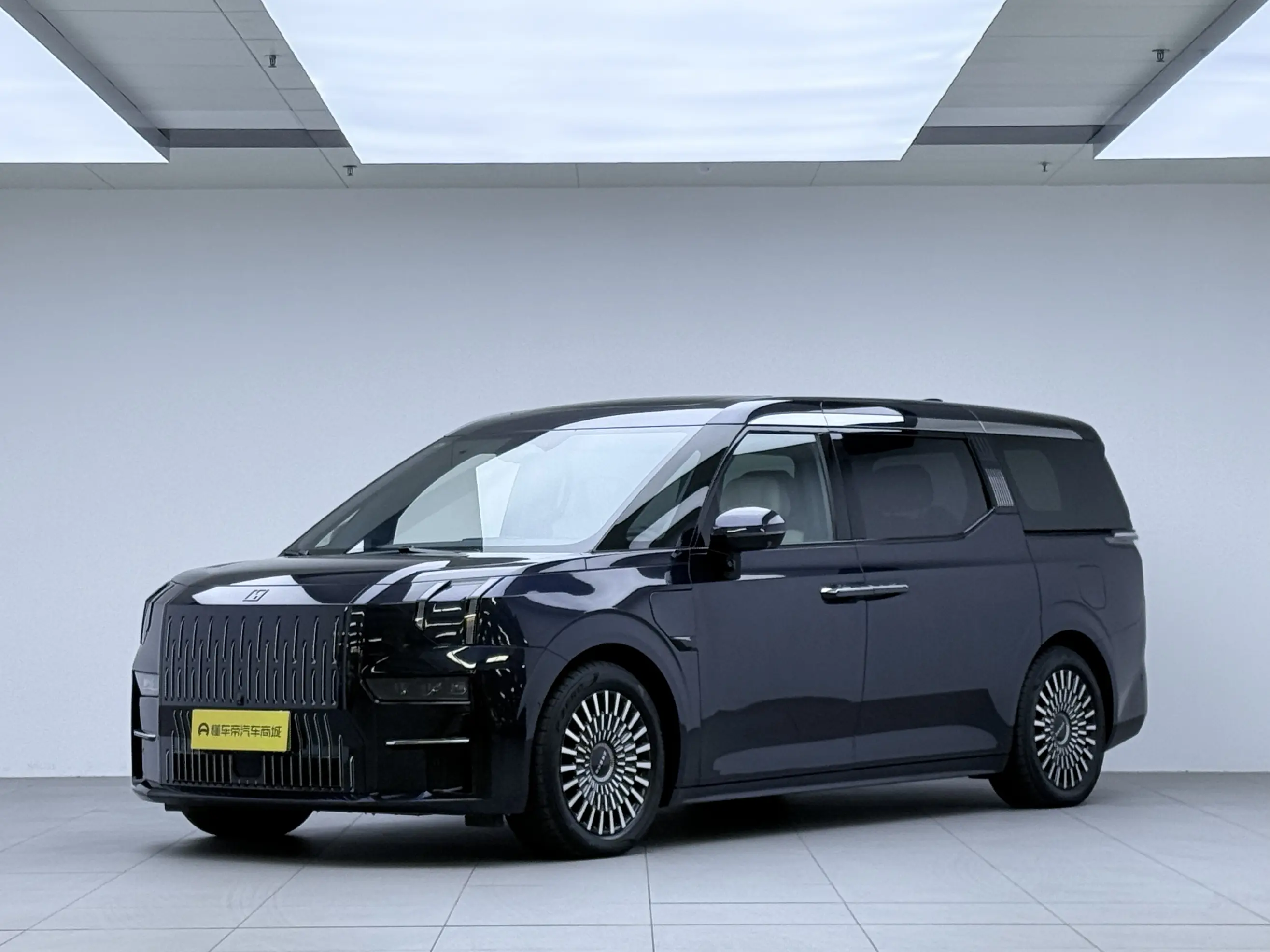 ZEEKR 009  из Китая