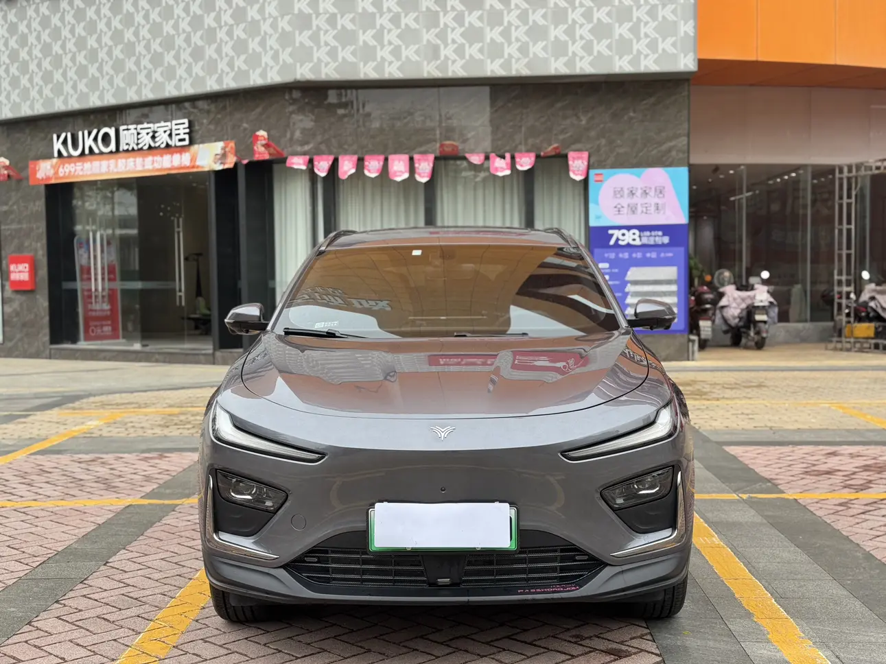 NETA NezhaX  из Китая