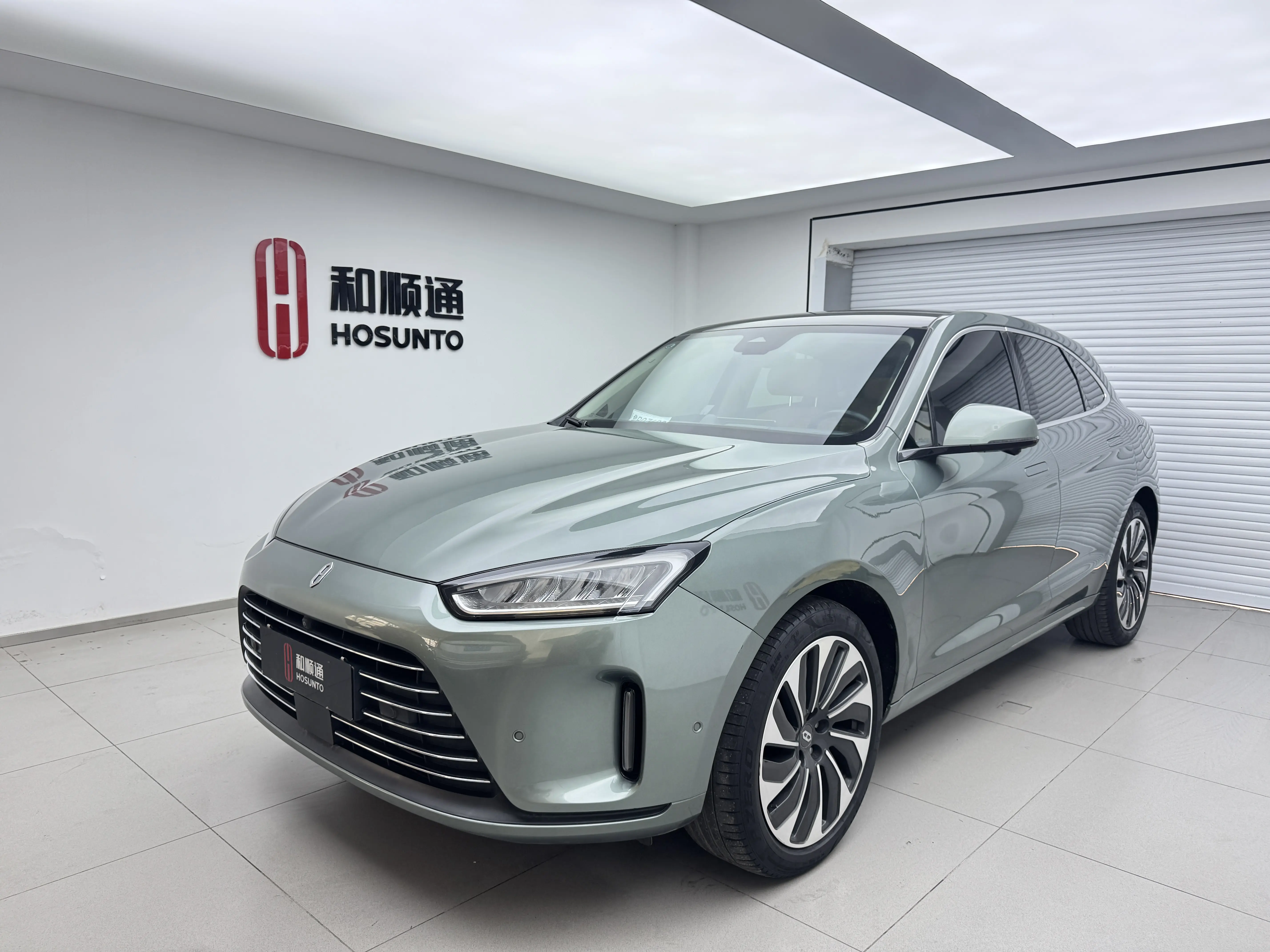 AITO M5 (Wenjie M5)  из Китая