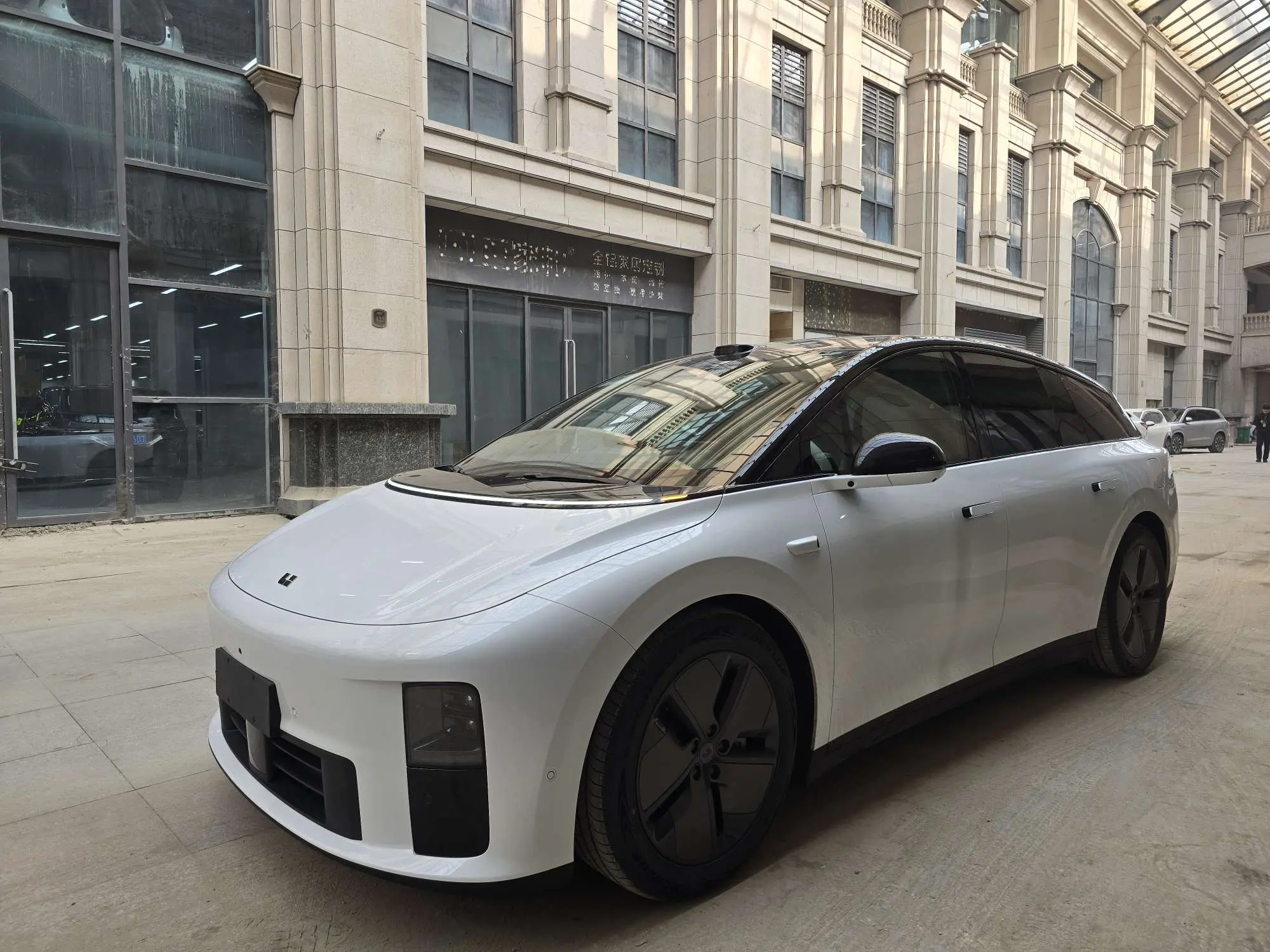 Li Ideal i6  из Китая