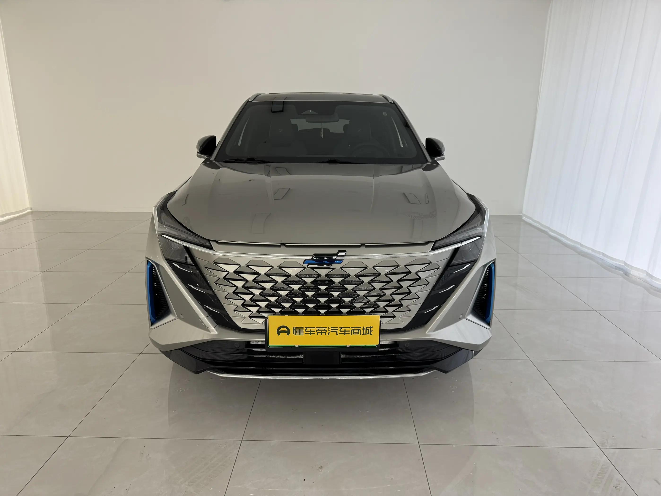 Oshan Changan Auchan Z6 iDD new energy  из Китая