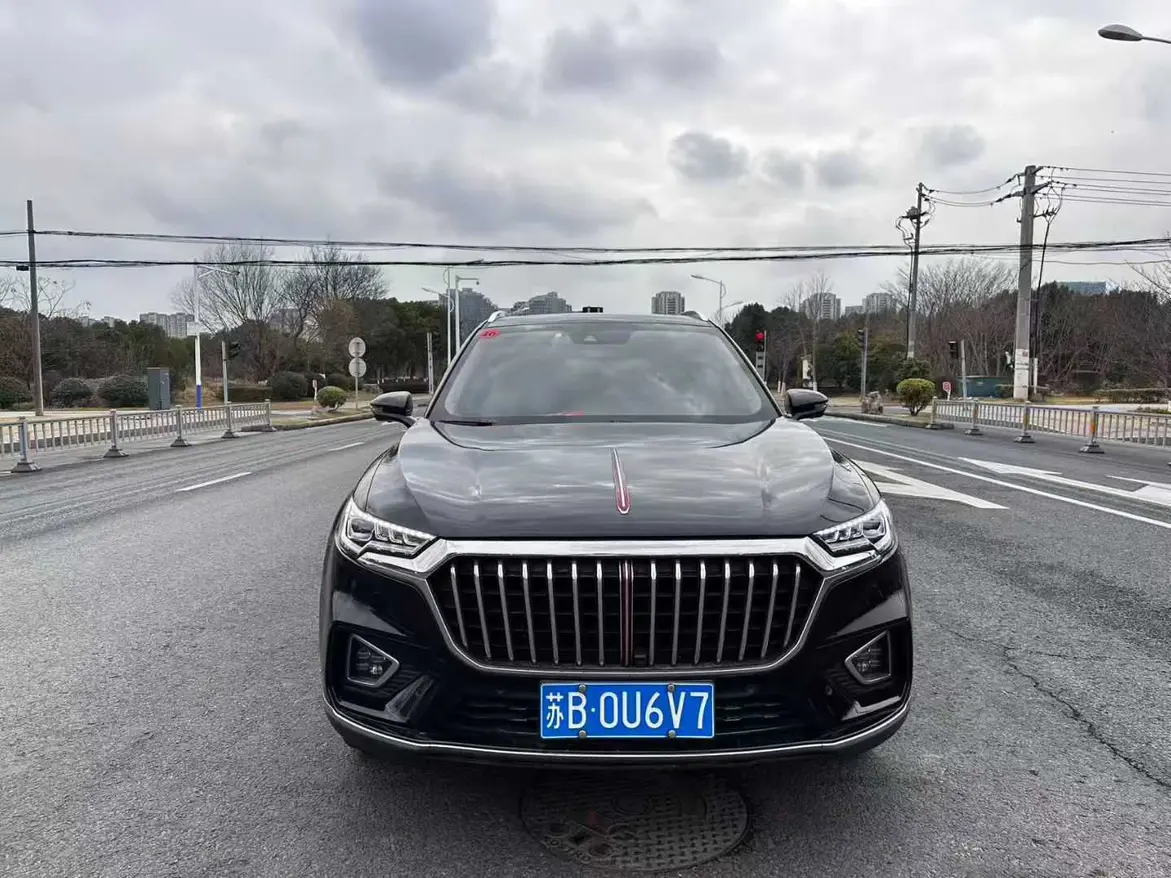 Hongqi HS5  из Китая